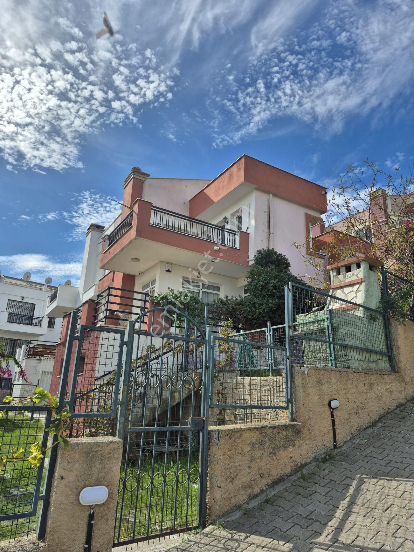 Adamarka'dan Aydın Kuşadası Kadınlar Denizi 5+1 Villa