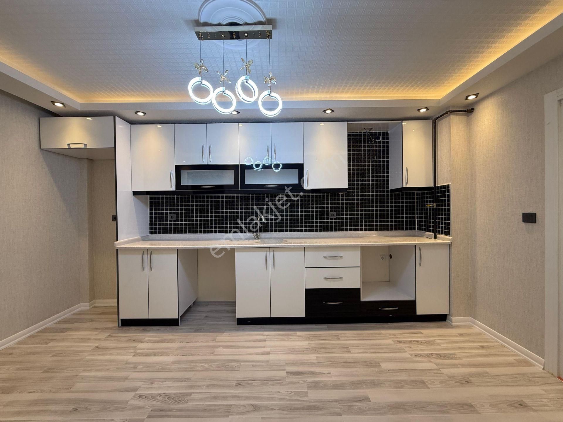 Evin Bizde Garantiden Öncepheli İskanlı 3+1 Acil Satılık Daire - Görsel 5