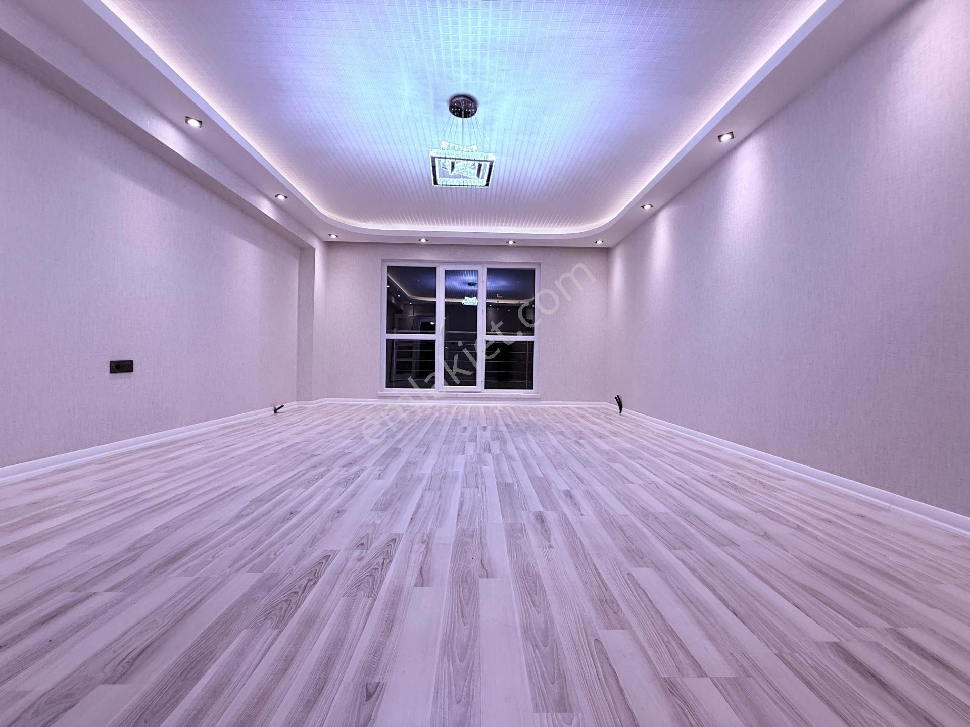 Evin Bizde Garantiden Öncepheli İskanlı 3+1 Acil Satılık Daire - Görsel 23