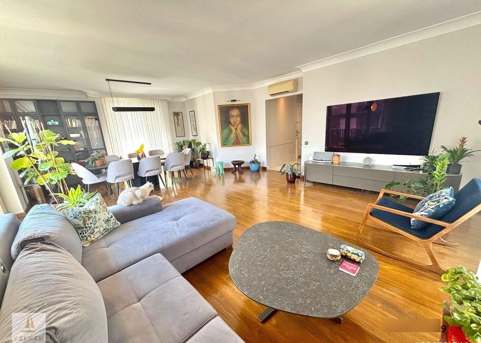 Caddebostan Sahilde 60.yıl Parkına Yakın 4+1 Ebeveynli Katta Tek Yeni