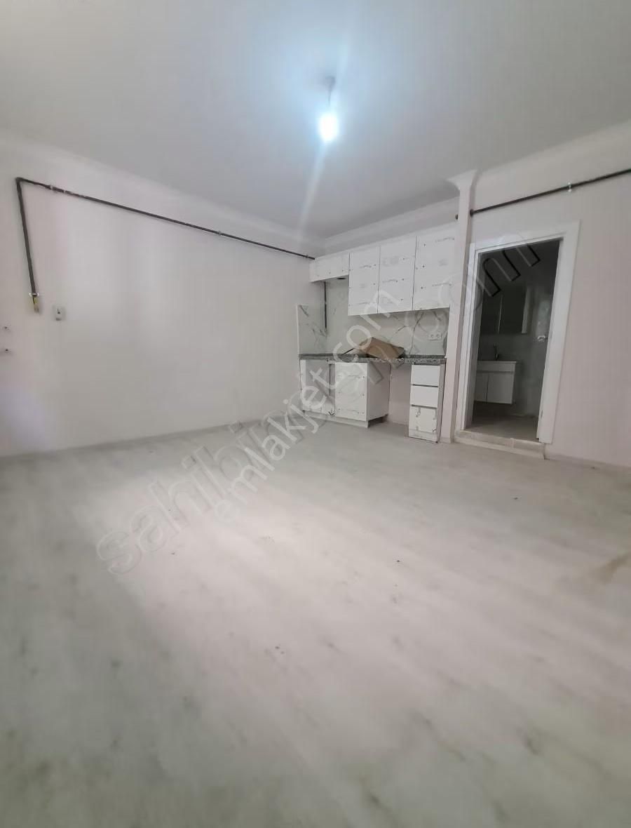 Merkezi Konumda Yuksek Kıra Getırılı 1+1 Bahce Katı