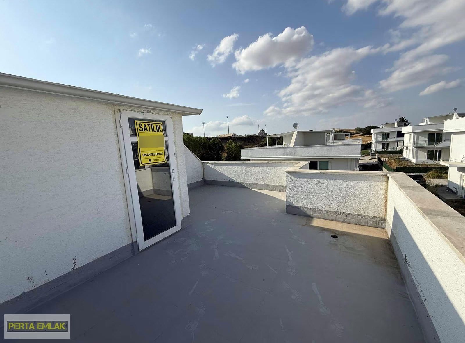 Müstakil Bahçeli 2+1 Teraslı Deniz Manzaralı Villa - Görsel 5