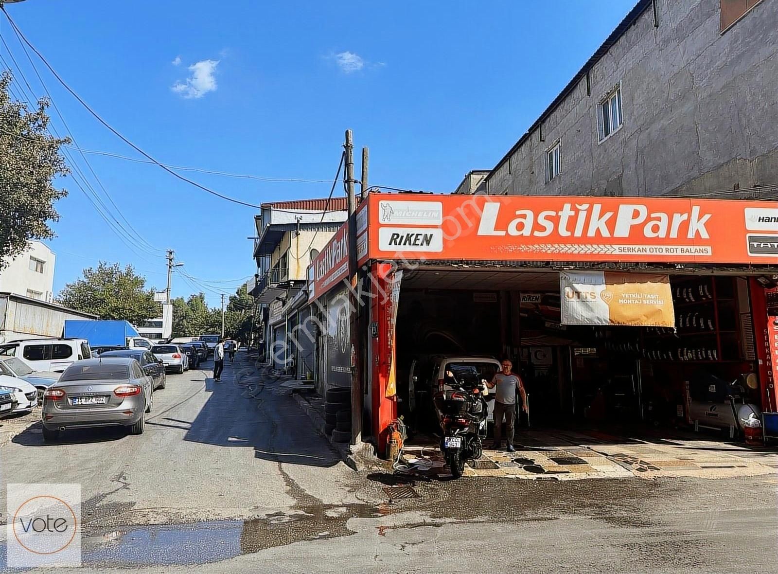 Karabağlar San. En İşlek Noktasında Satılık 180 M² Köşe 3 Dükkan - Görsel 5