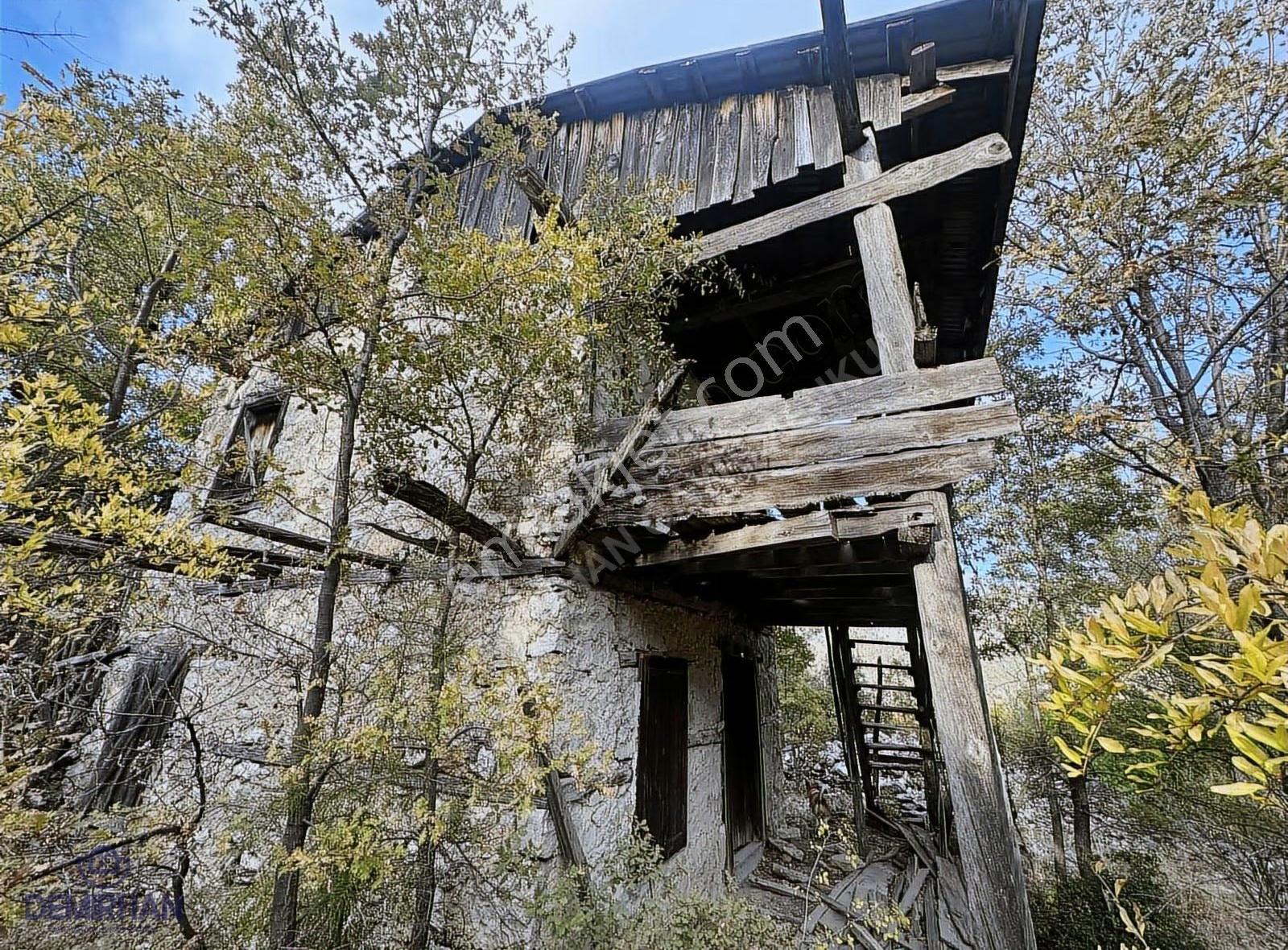 Kaş Beldibi Mahallesinde Ev Ve Tarlası Niteliğinde Parsel