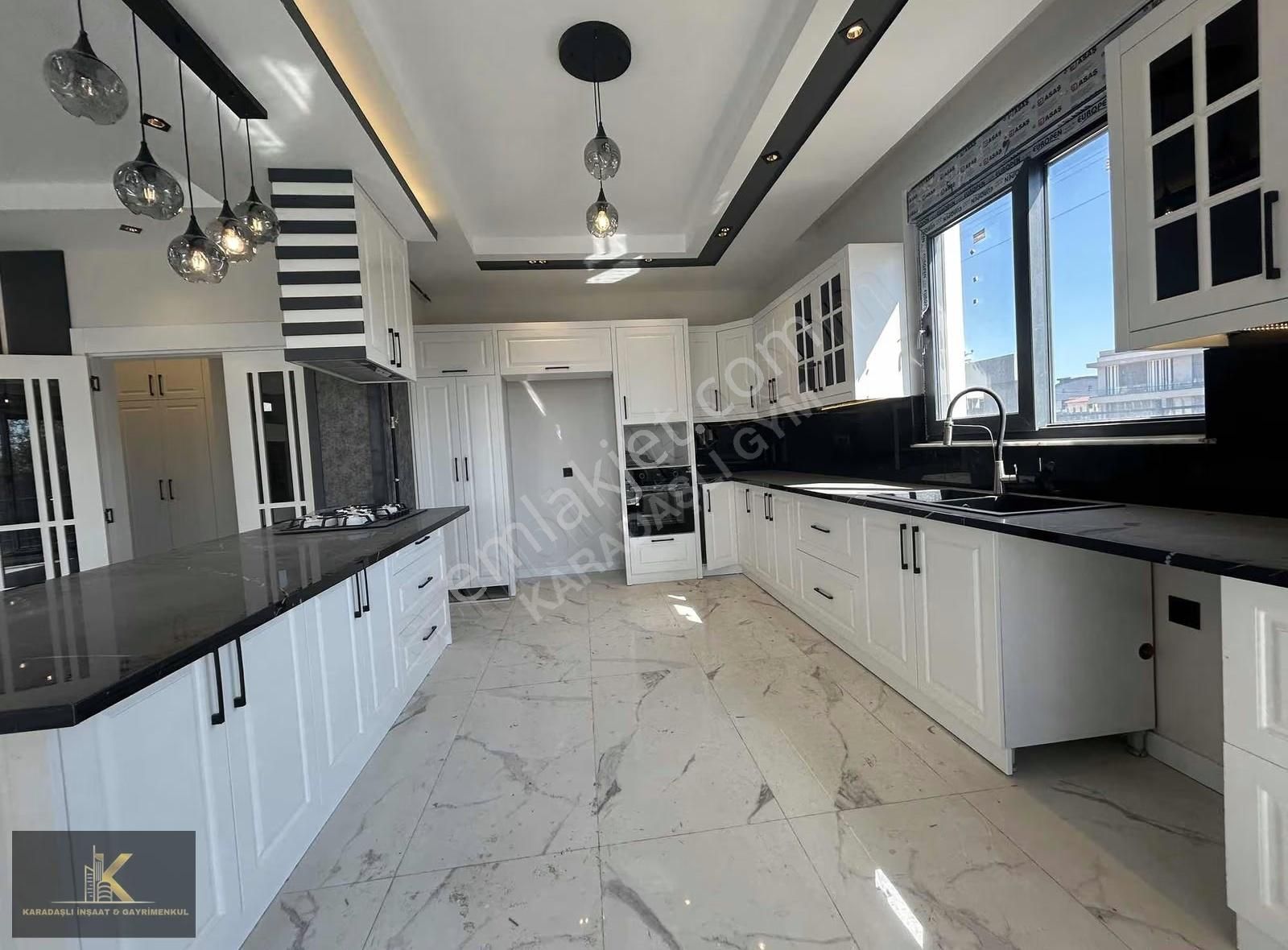 Döşemealtı Bahçeyakada 4+1 Müstakil Lüx Villa