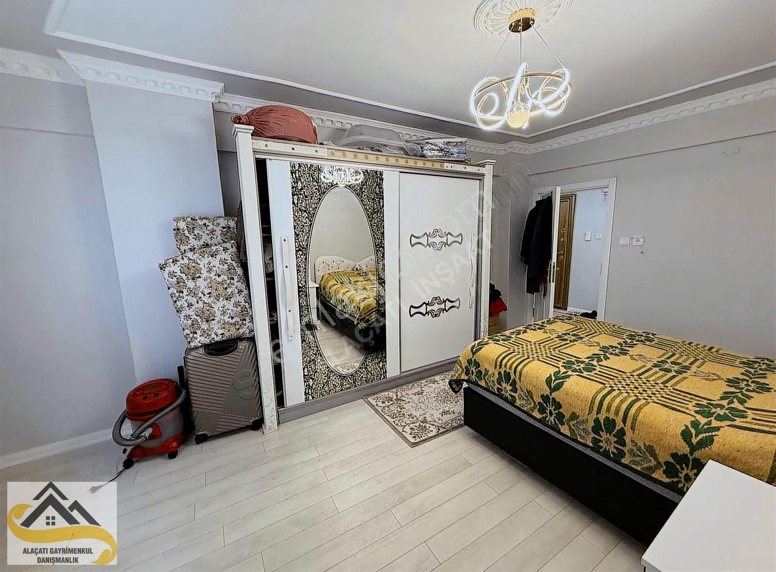 Alaçatı Dan Muazzam Büyüklükte 145 M2 3+1 Köşe Çift Cephe Daire - Görsel 2