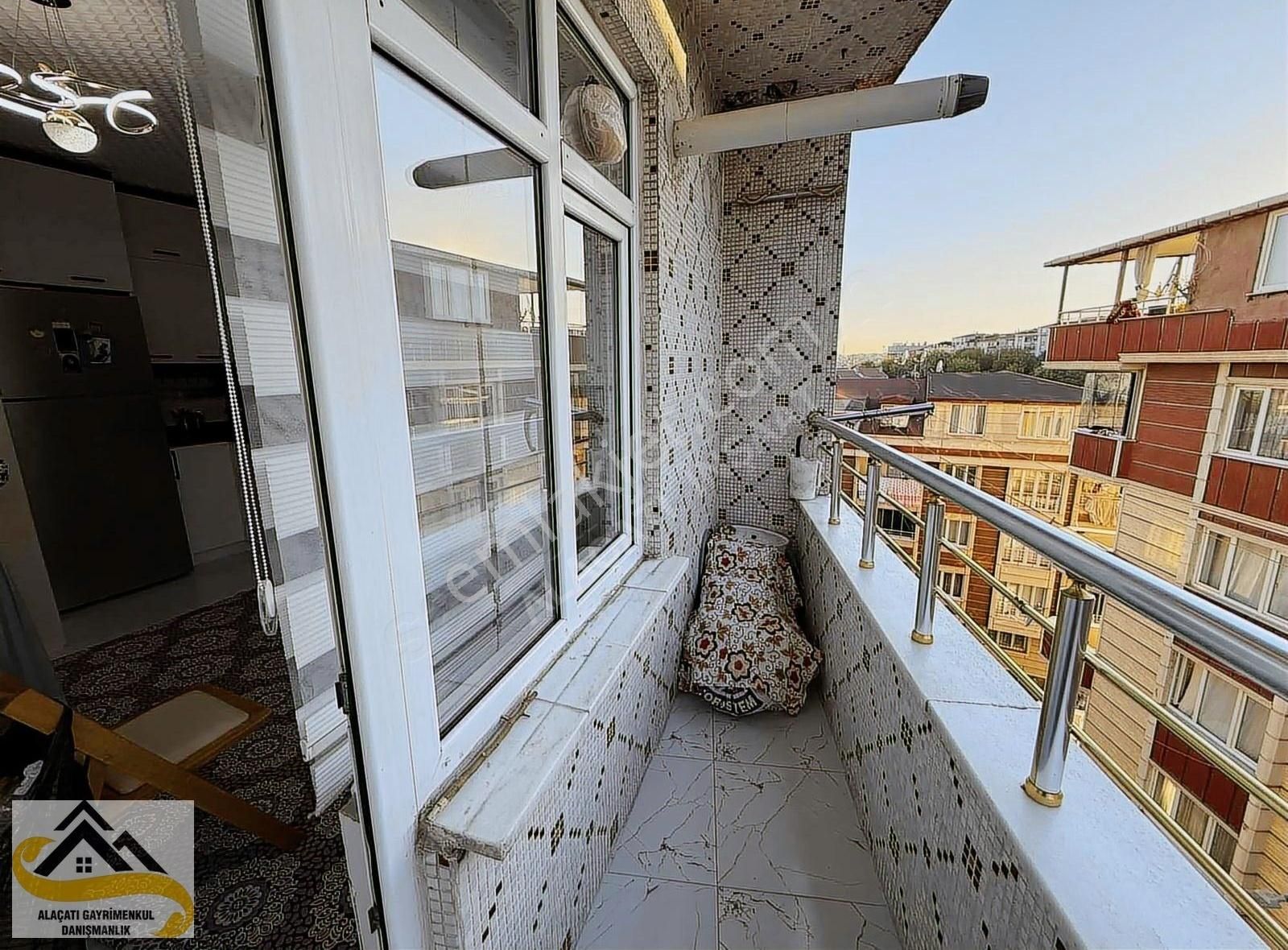 Alaçatı Dan Muazzam Büyüklükte 145 M2 3+1 Köşe Çift Cephe Daire - Görsel 3