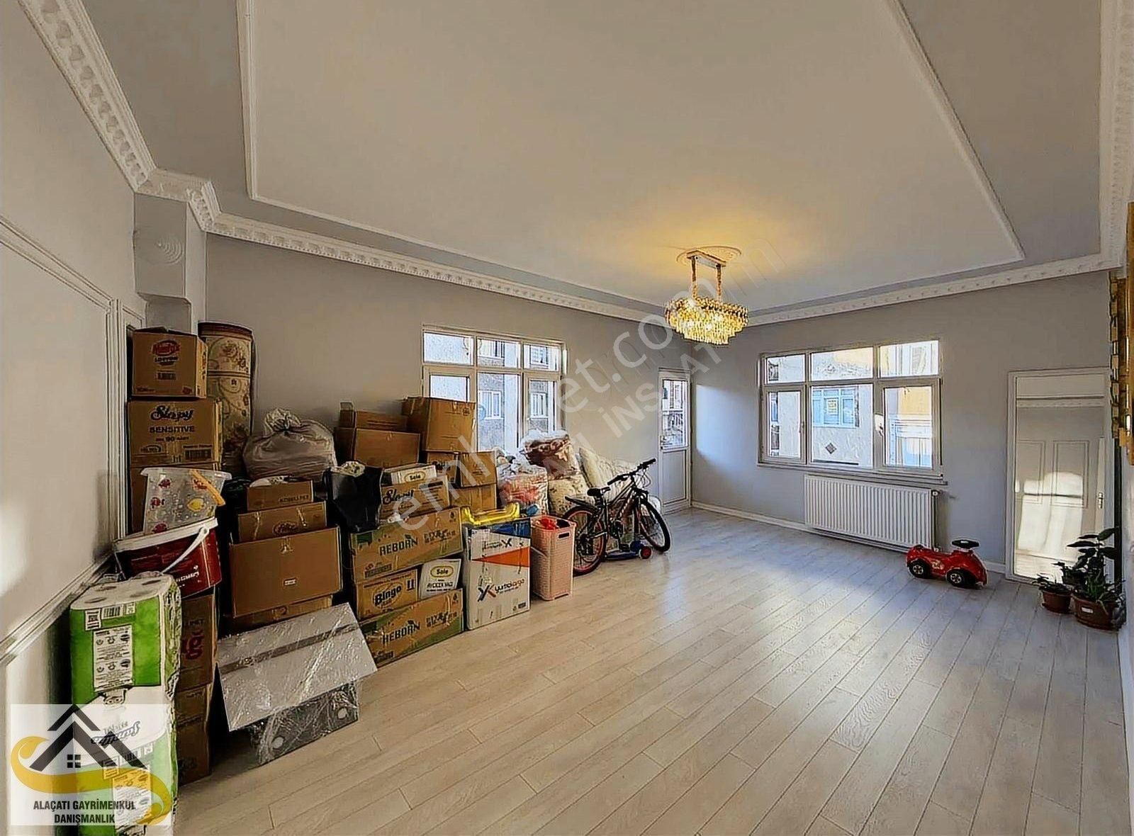 Alaçatı Dan Muazzam Büyüklükte 145 M2 3+1 Köşe Çift Cephe Daire