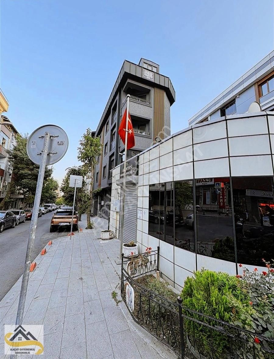Alaçatı Dan B.paşa Altıntepsi Mah'nde Sıfır 1+1 Lüks Bahçe Katı - Görsel 9