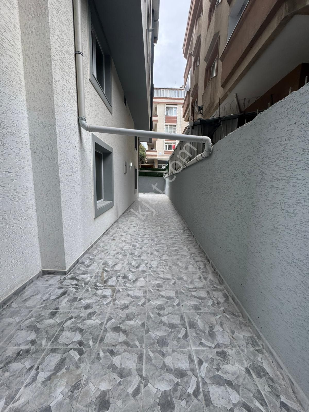 Pegaas'tan Metrobüse 5 Dk Satılık Sıfır 2+1 Bahçe Katı Daire - Görsel 16