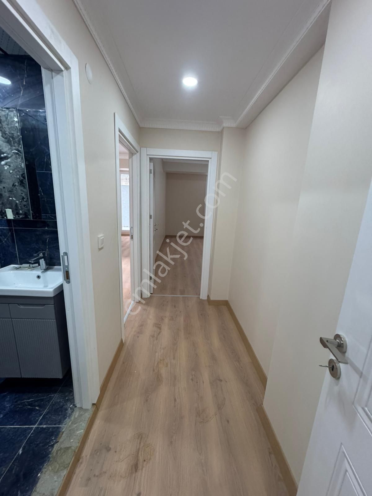 Pegaas'tan Metrobüse 5 Dk Satılık Sıfır 2+1 Bahçe Katı Daire - Görsel 24