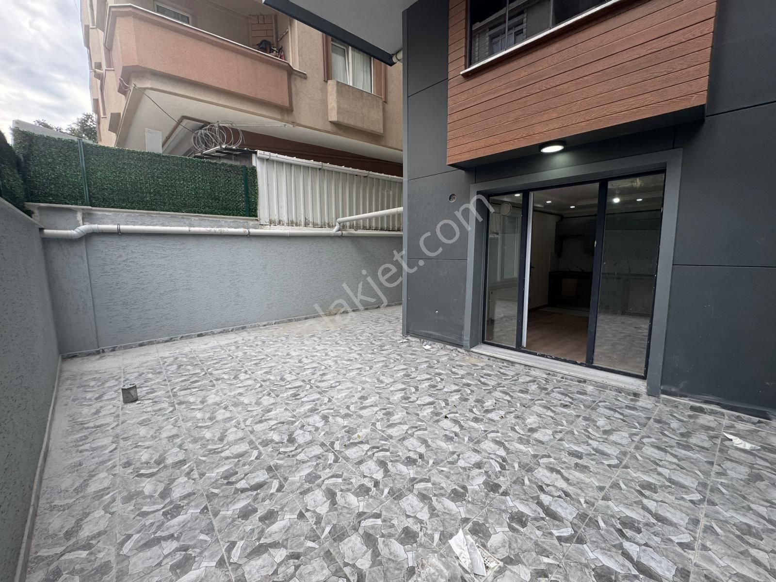 Pegaas'tan Metrobüse 5 Dk Satılık Sıfır 2+1 Bahçe Katı Daire - Görsel 26