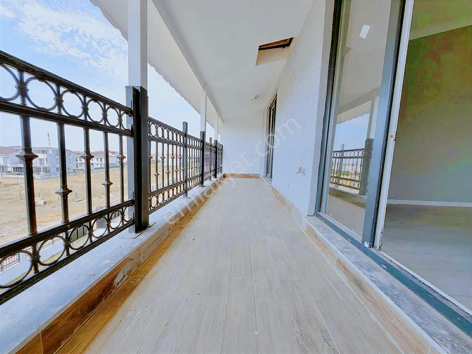 Havuzlu 280 M2 İçinde 4+1 İskanlı Full Yapılı Geniş Bahçeli - Görsel 13