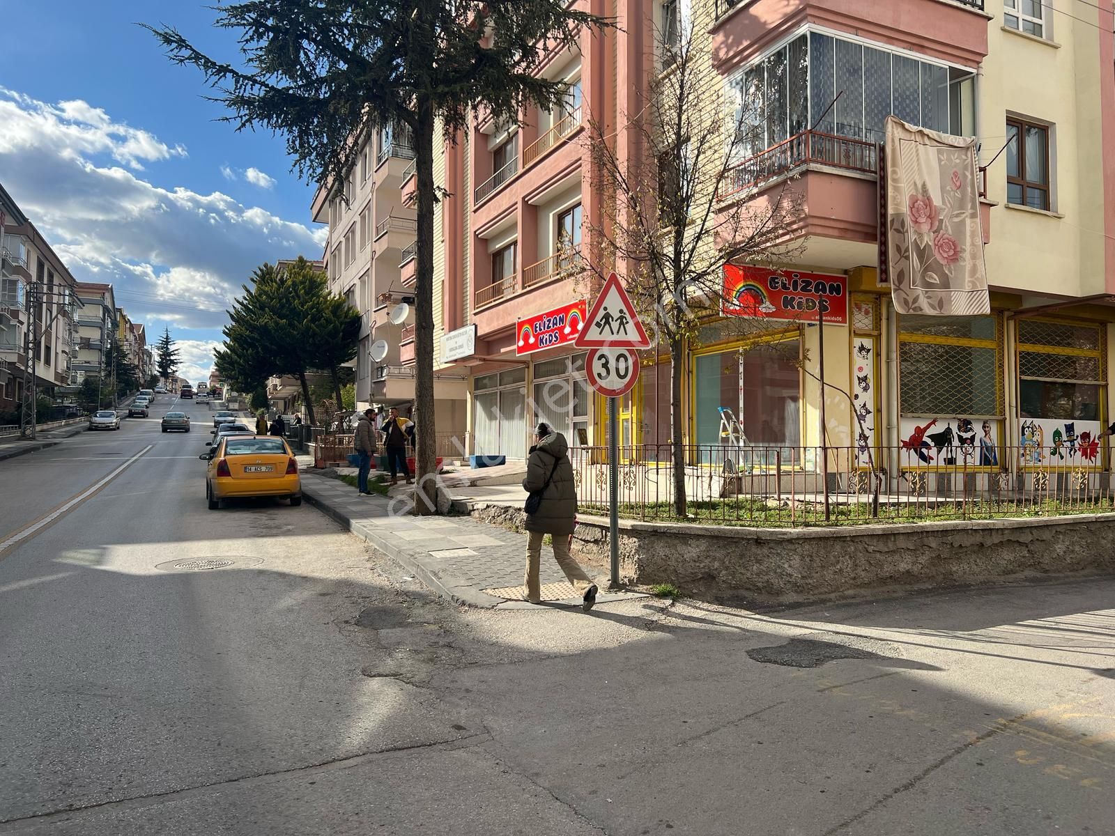 Bilgen Vatan'dan Aktepe'de 1055 Cadde Üzeri Köşe Cephe 150 M2 Satılık Kiracılı Dükkan - Görsel 2