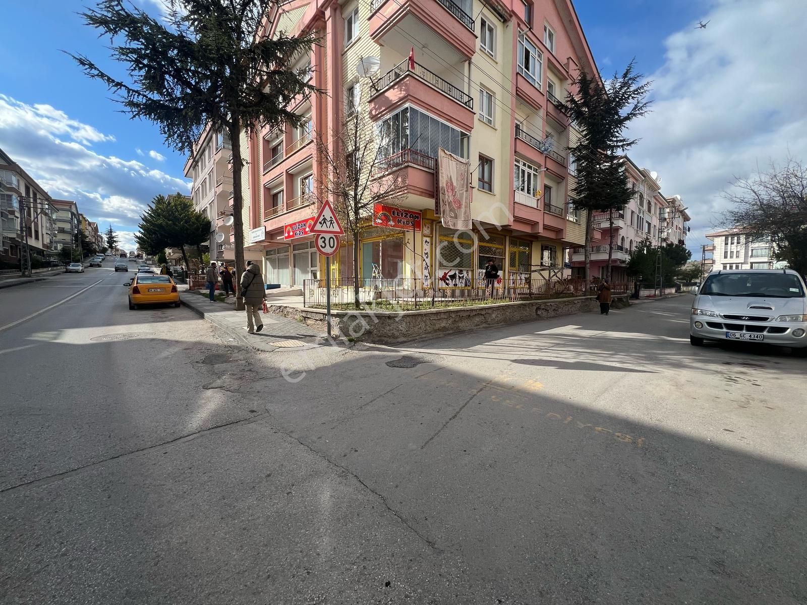 Bilgen Vatan'dan Aktepe'de 1055 Cadde Üzeri Köşe Cephe 150 M2 Satılık Kiracılı Dükkan - Görsel 3