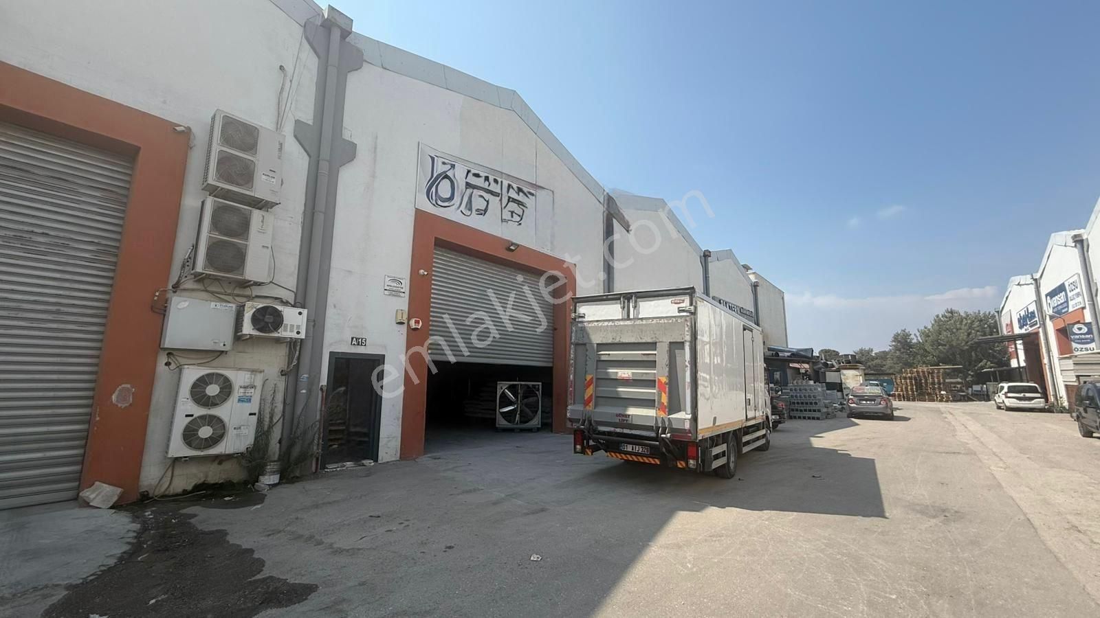 Zorlu Gayrimenkul'den Şanlı İş Merkezinde 400m2 Satılık Depo - Görsel 24