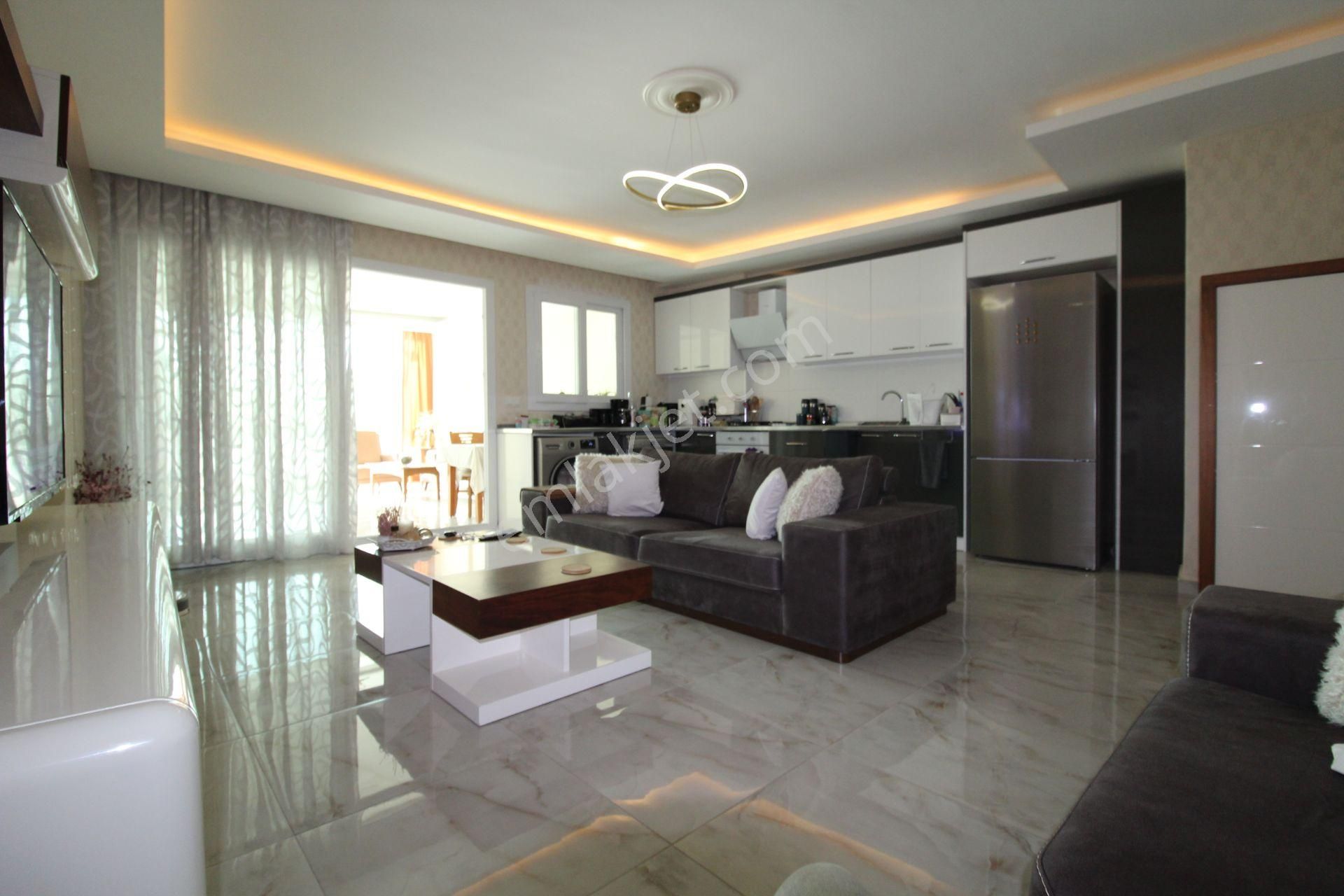 Aslan'dan Denize Sıfır Sitede Havuzlu Geniş 2+1 - Görsel 3