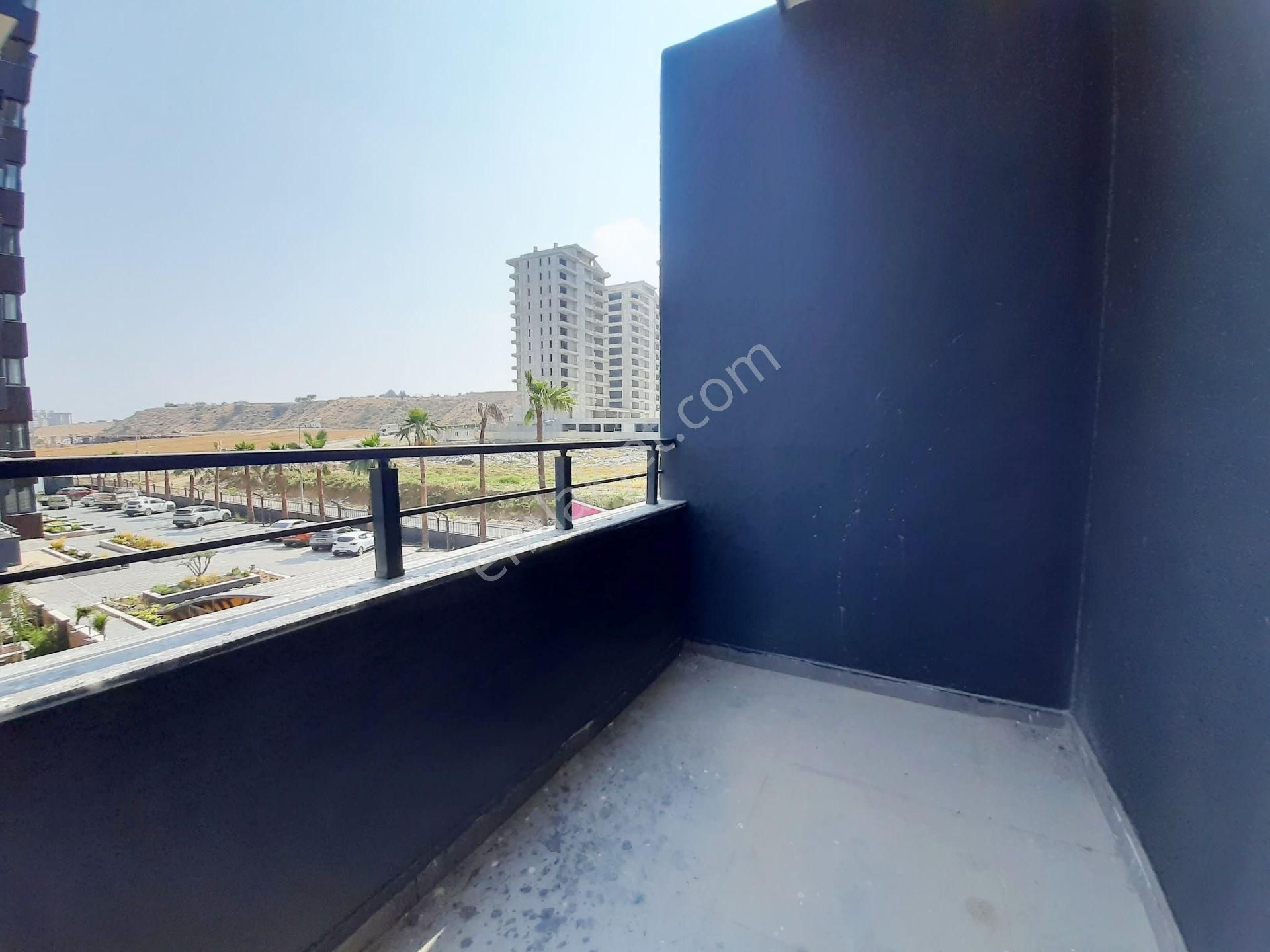 Kabasakal'da Bulvar Üzeri Havuzlu Güvenlik'li Sosyal Aktivite'li Ultra Lüx 5+1 Sıfır Daire - Görsel 16