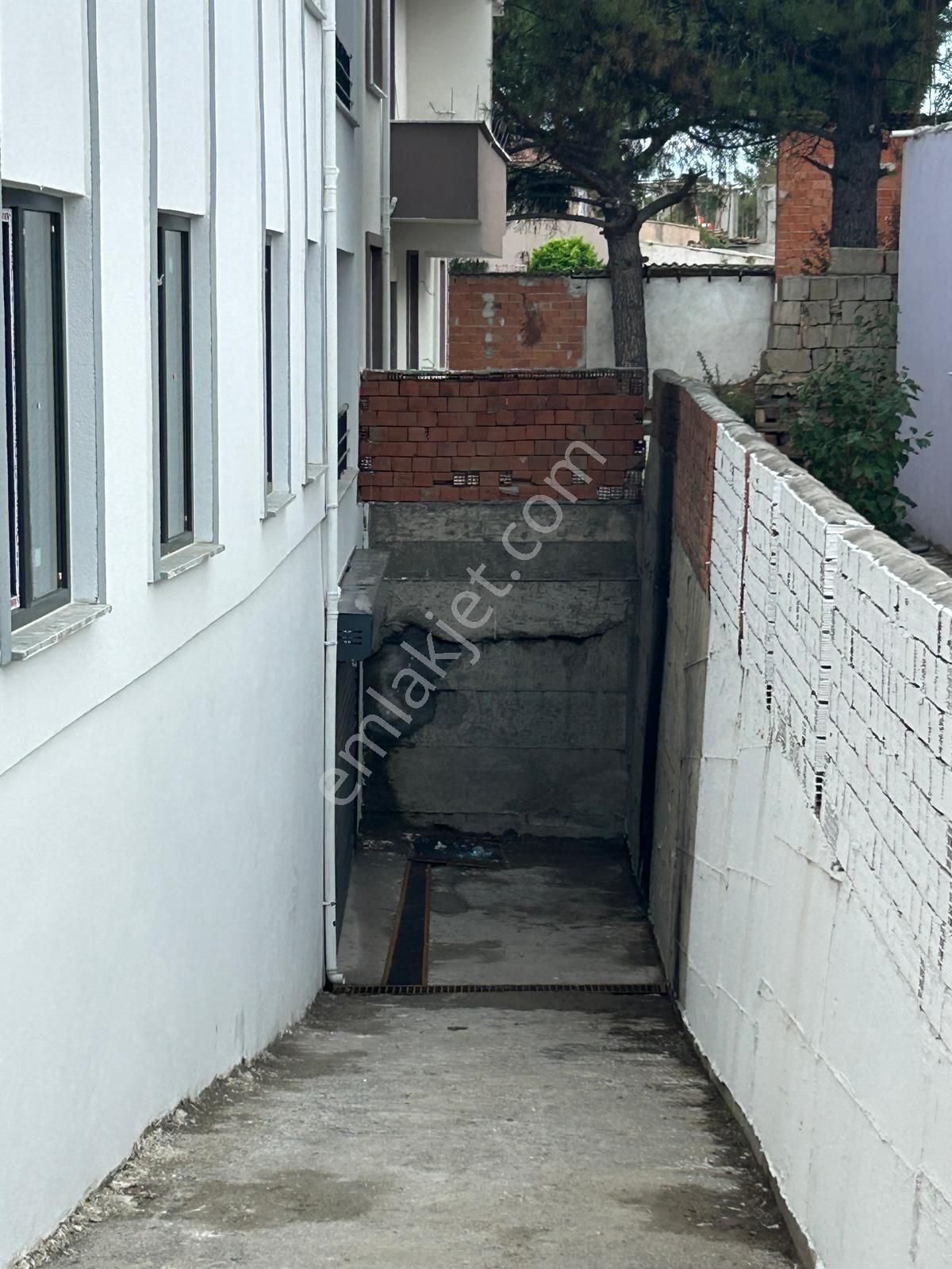 Harika Lokasyonda Acil 1+1 Satılık Daireler - Görsel 11