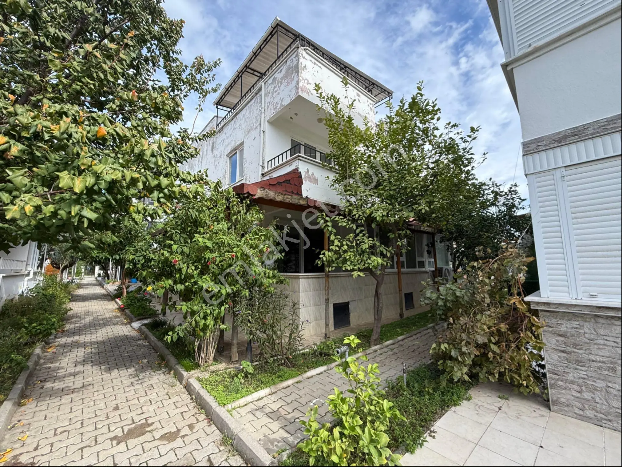 Kale Gayrimenkul’den Müstakil Site İçi Daire Fiyatına 4+1 Satılık Trıbleks