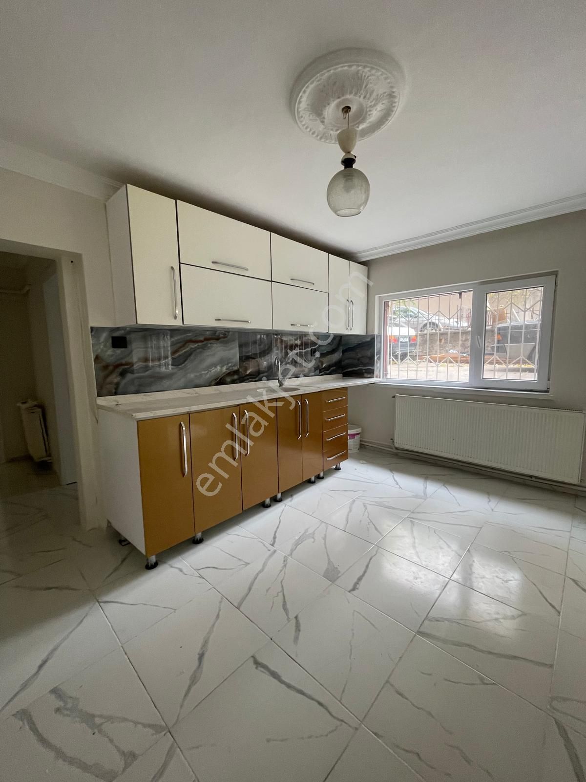 **ankara Kazanç'tan Full Yapılı Geniş Balkonlu Salon Bağımsız 3+1 Satılık Bahçe Katı Daire**