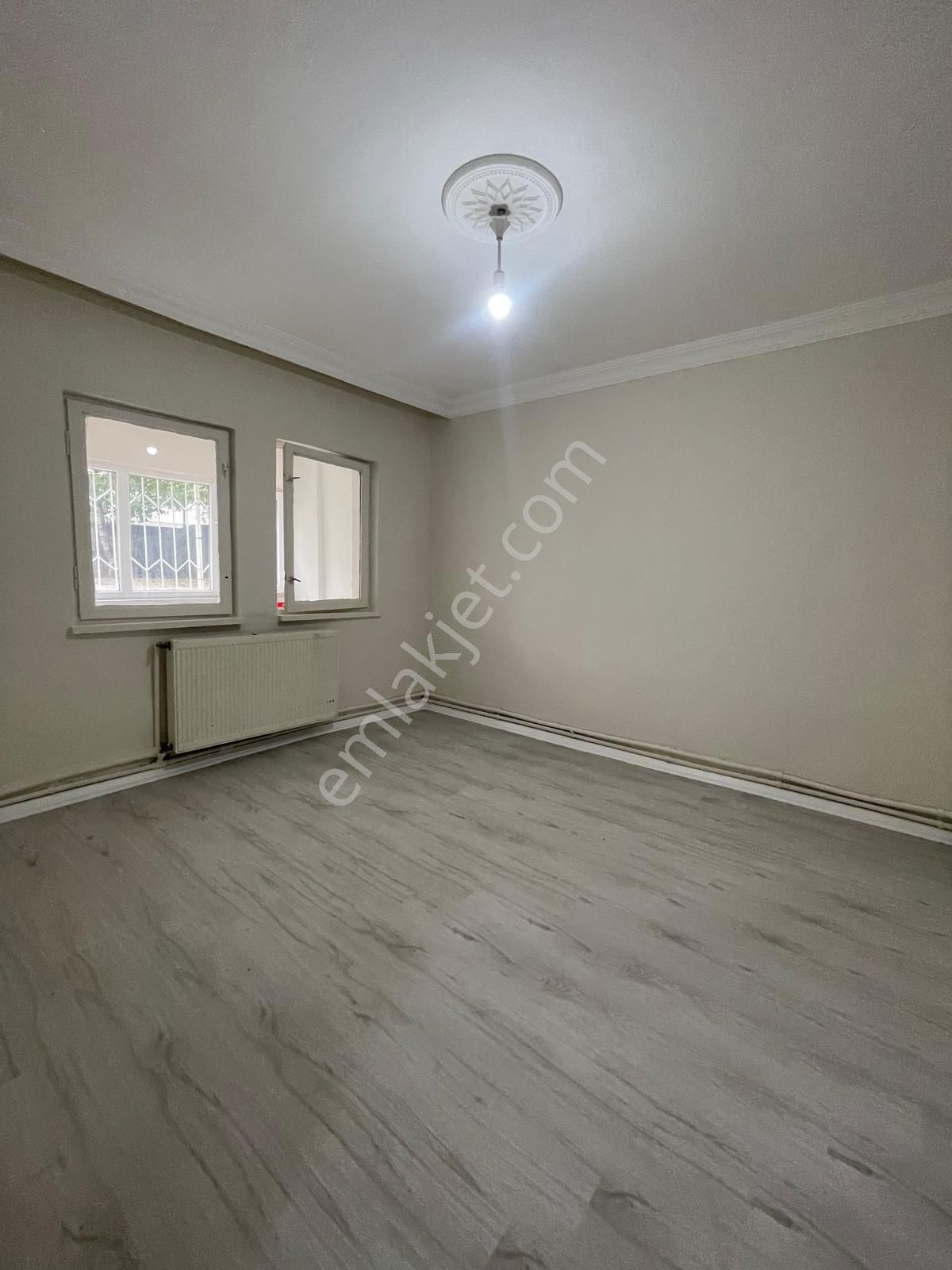 **ankara Kazanç'tan Full Yapılı Geniş Balkonlu Salon Bağımsız 3+1 Satılık Bahçe Katı Daire** - Görsel 13