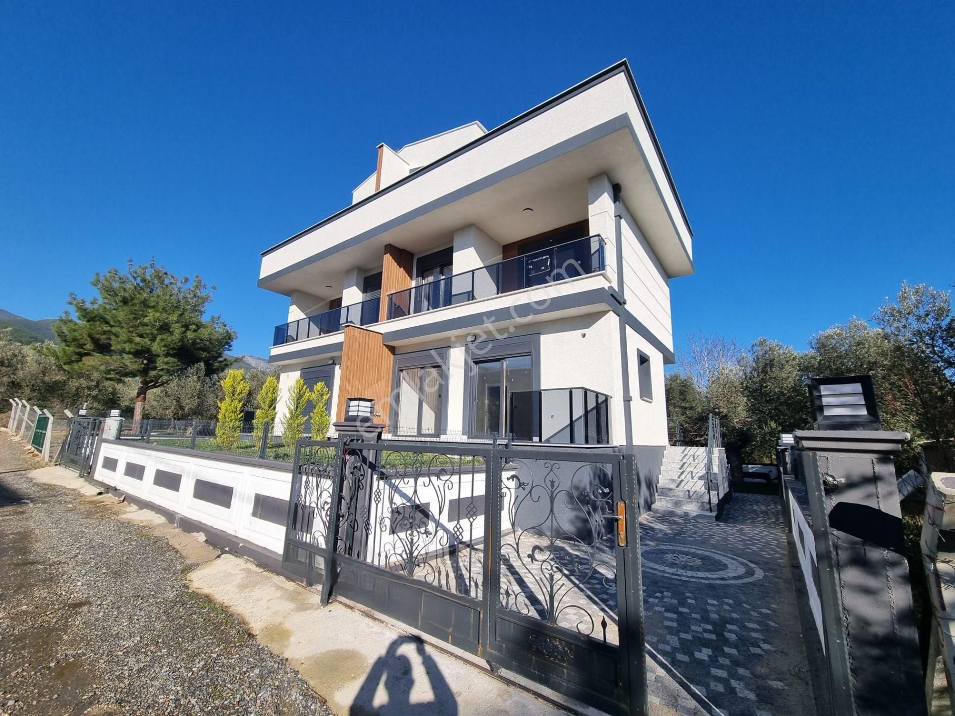 Irmaksudan Güre De Deniz Ve Dağ Manzaralı Satılık 4+1 Villa - Görsel 3