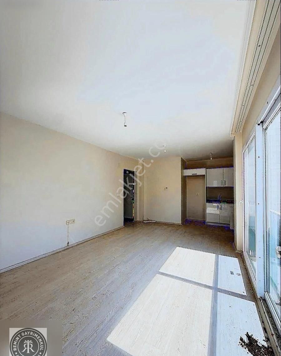 Remint'den Kabasakal Mahallesi Az Katlı Site İçi Havuzlu 2+1 - Görsel 8