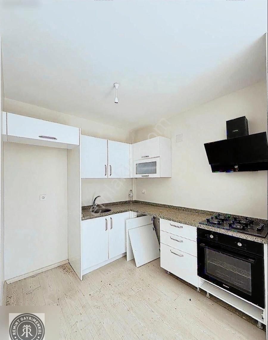 Remint'den Kabasakal Mahallesi Az Katlı Site İçi Havuzlu 2+1 - Görsel 3