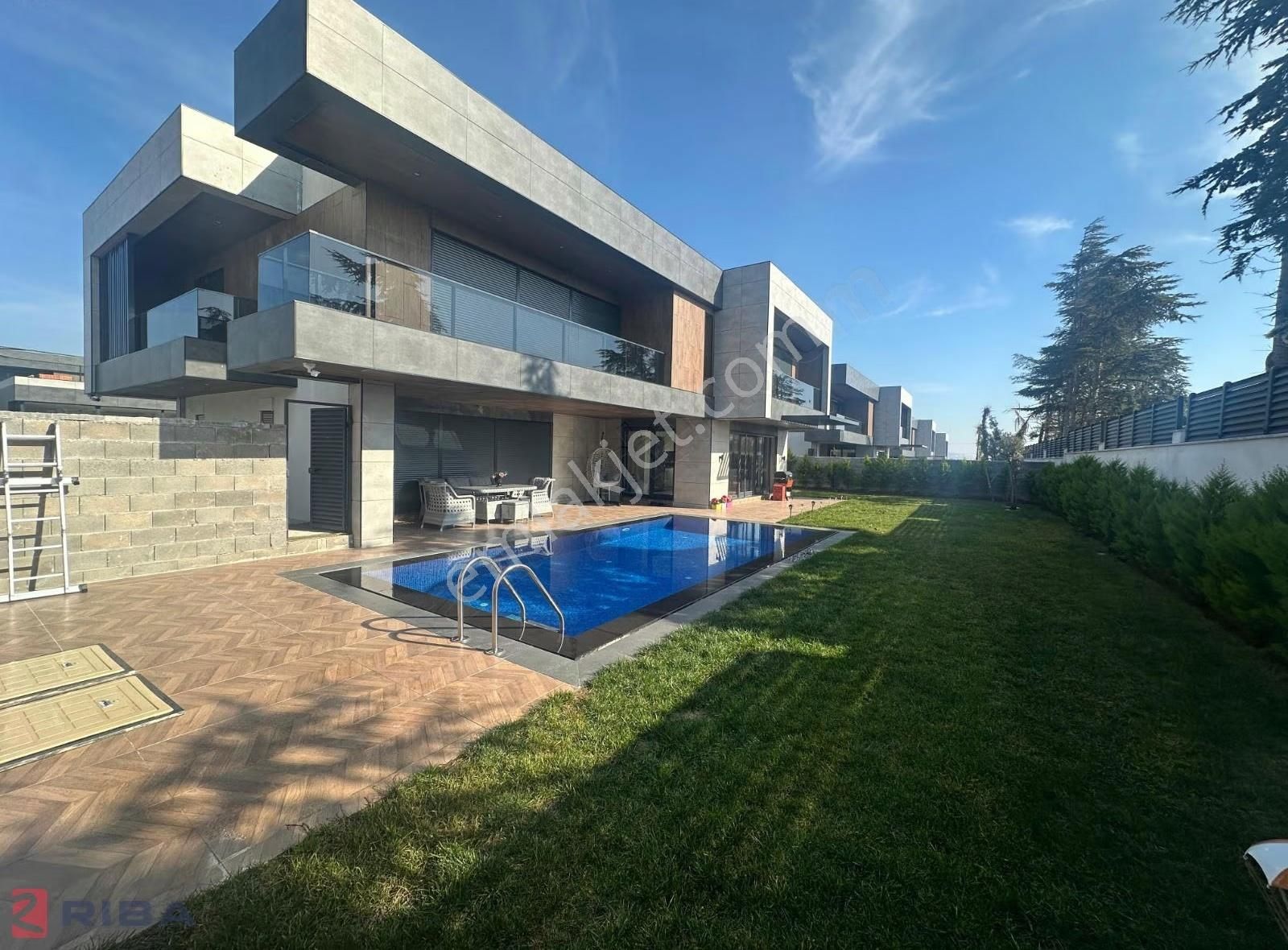 İstanbul Silivri Selimpaşa'da Özel Havuzlu Lüks Villa