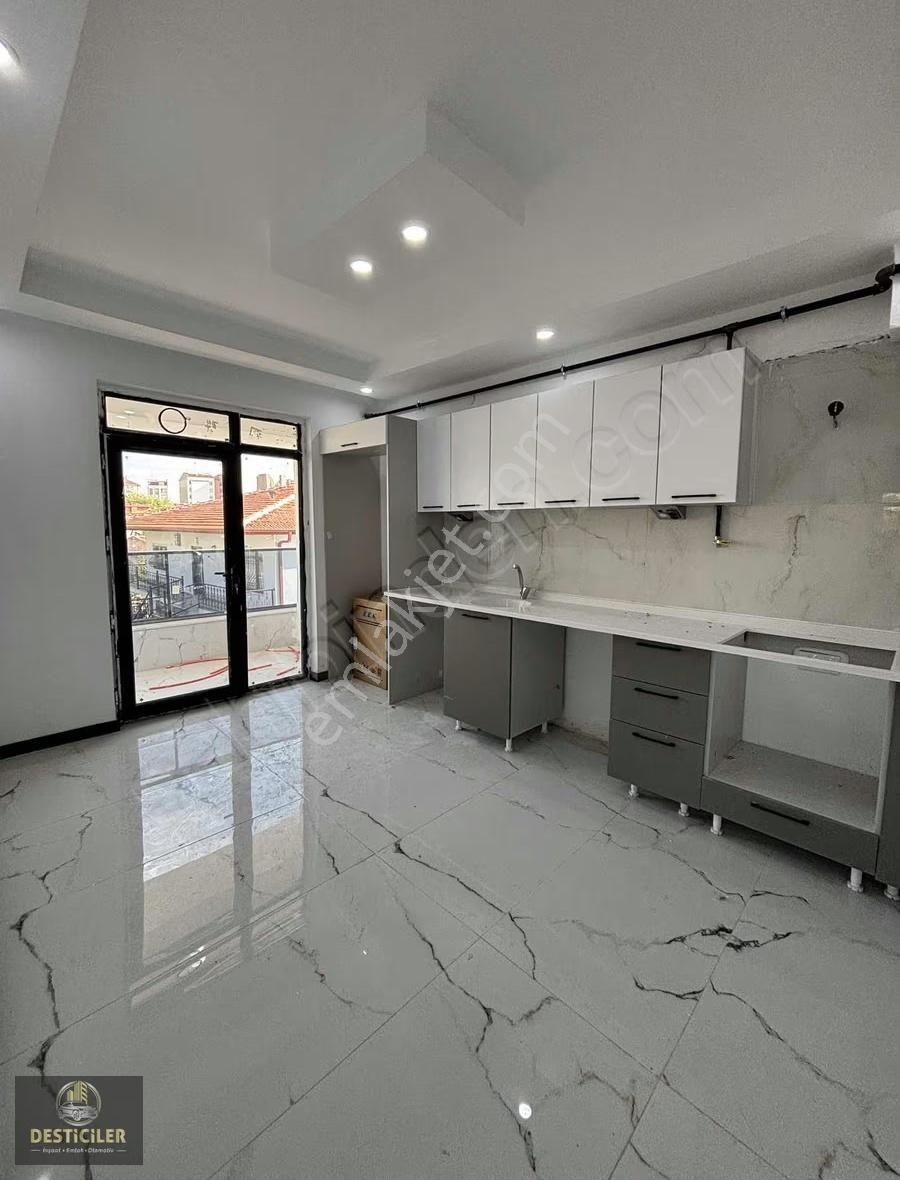 Eı-zafer Mahallesi'nde 3+1 Ara Kat Fırsat Daire - Görsel 12