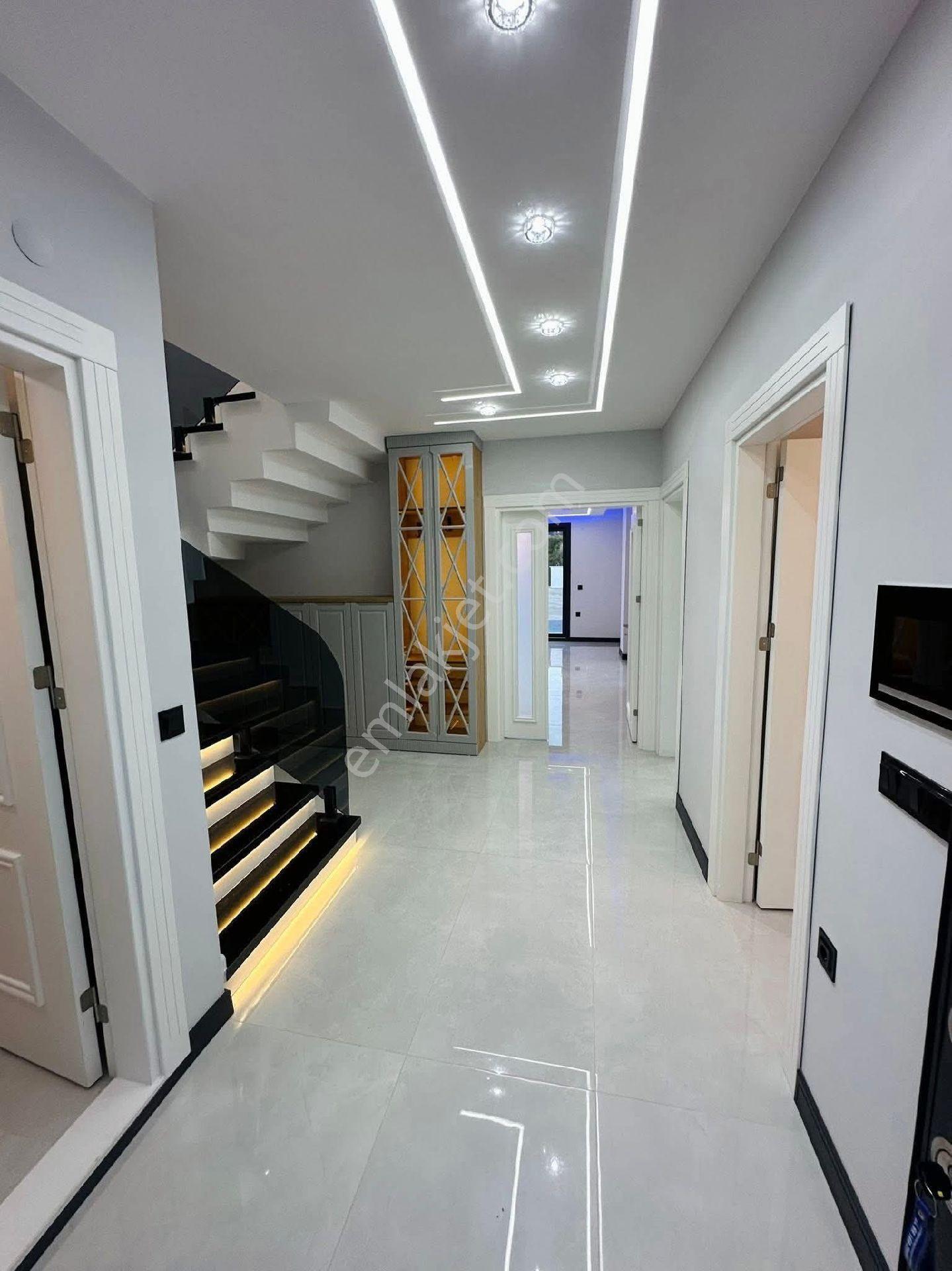 Didim Efeler Mahallesinde Satılık 4+1 Havuzlu Köşe Başı Muhteşem Villa Satıyoruz - Görsel 11