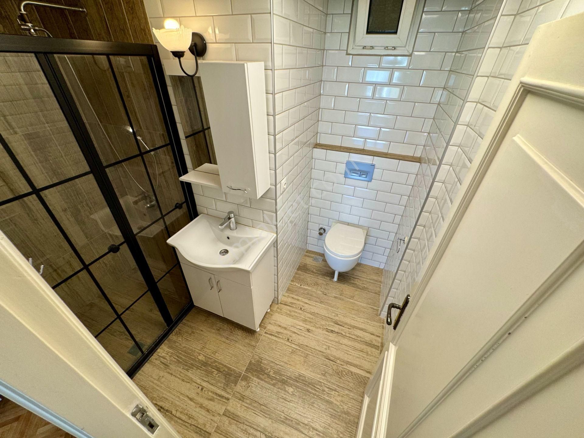 Muhteşem Konumda Otoparklı Satılık 5 + 1 Köşe Yalı Dairesi - Görsel 18