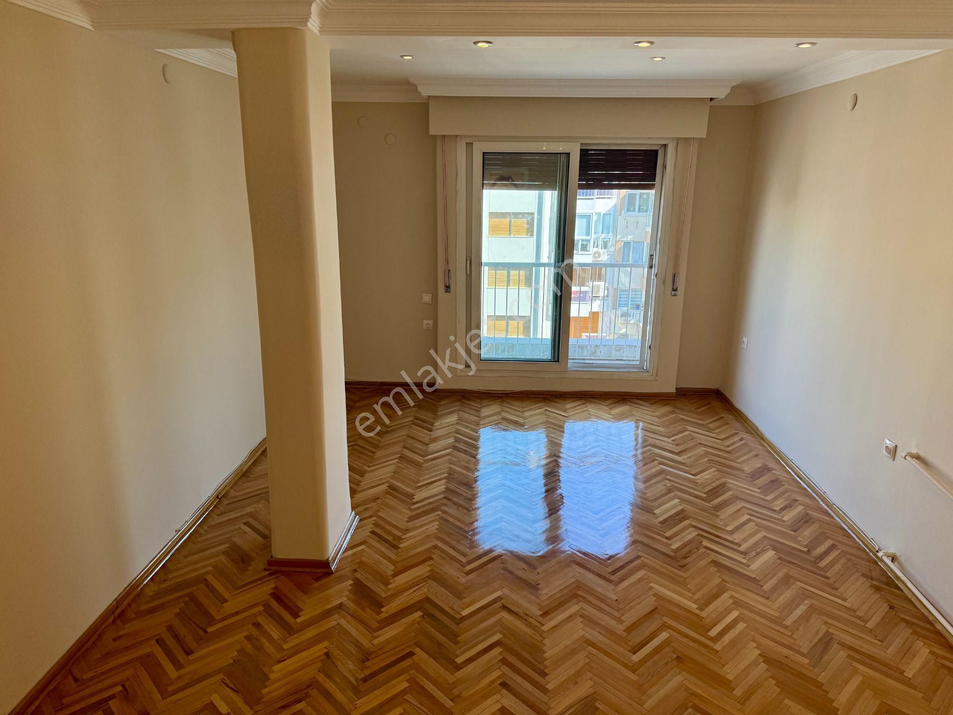 Muhteşem Konumda Otoparklı Satılık 5 + 1 Köşe Yalı Dairesi - Görsel 15