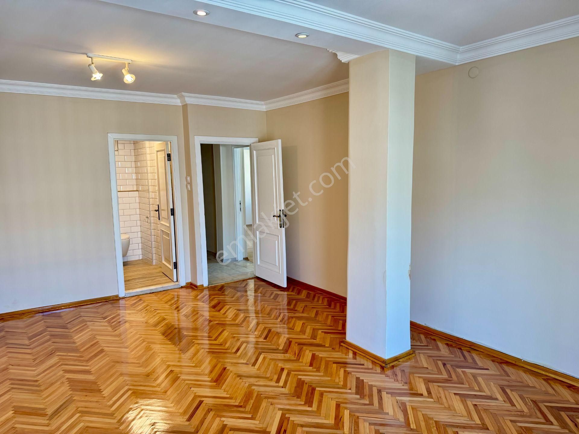 Muhteşem Konumda Otoparklı Satılık 5 + 1 Köşe Yalı Dairesi - Görsel 17