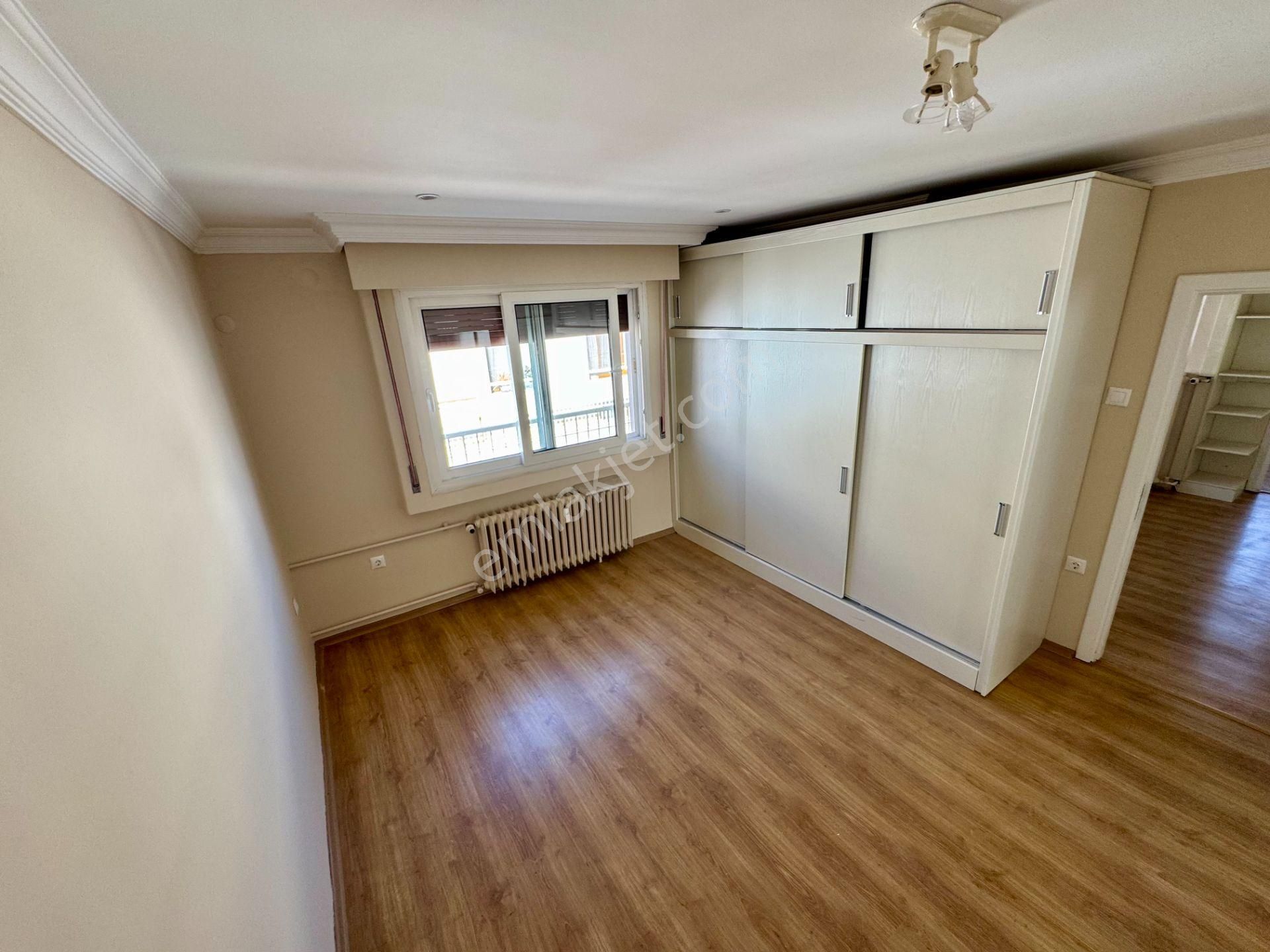 Muhteşem Konumda Otoparklı Satılık 5 + 1 Köşe Yalı Dairesi - Görsel 25