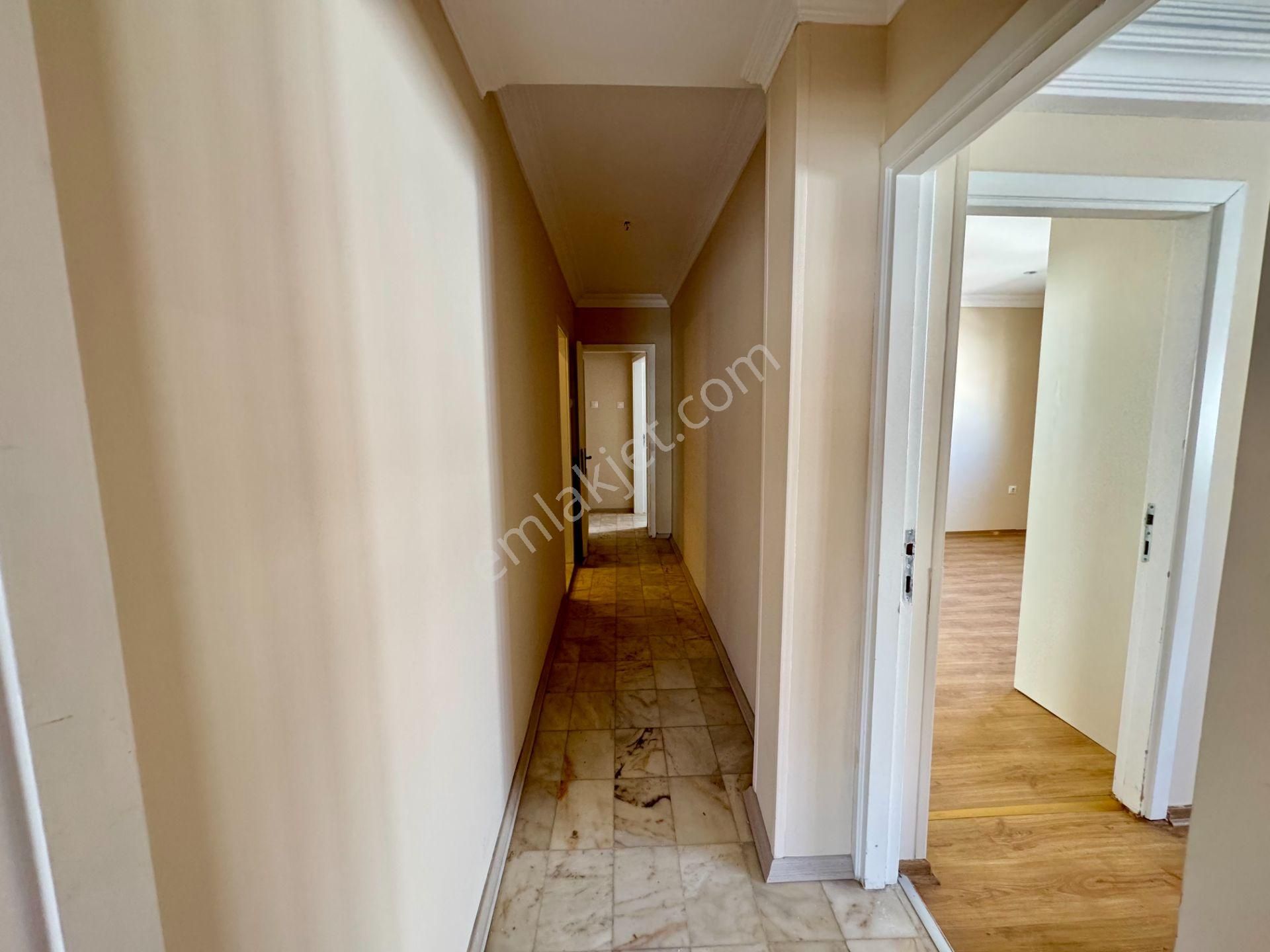 Muhteşem Konumda Otoparklı Satılık 5 + 1 Köşe Yalı Dairesi - Görsel 13