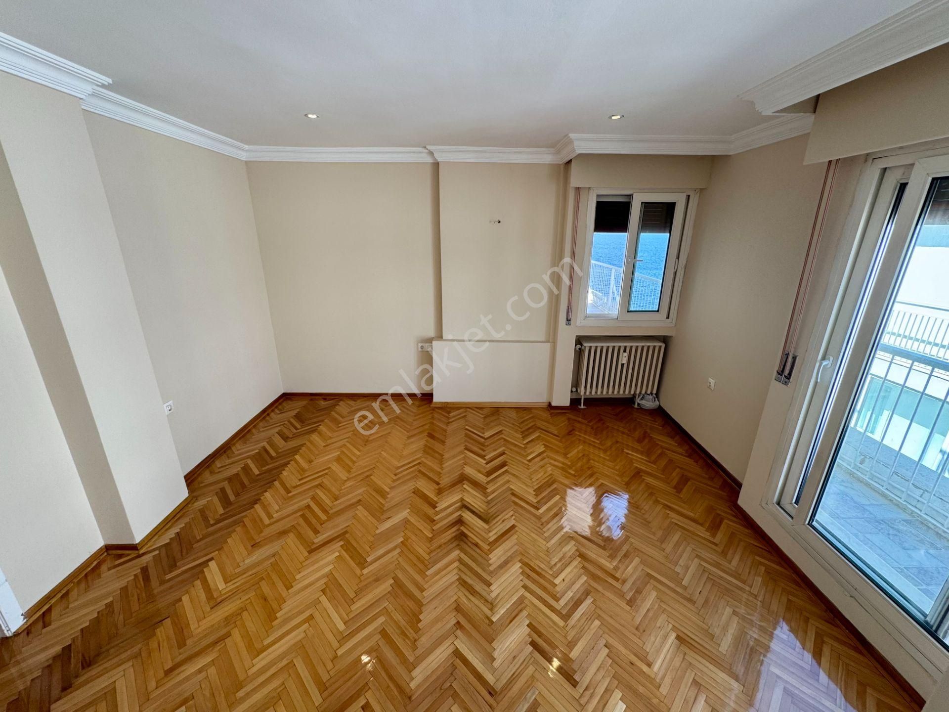 Muhteşem Konumda Otoparklı Satılık 5 + 1 Köşe Yalı Dairesi - Görsel 5