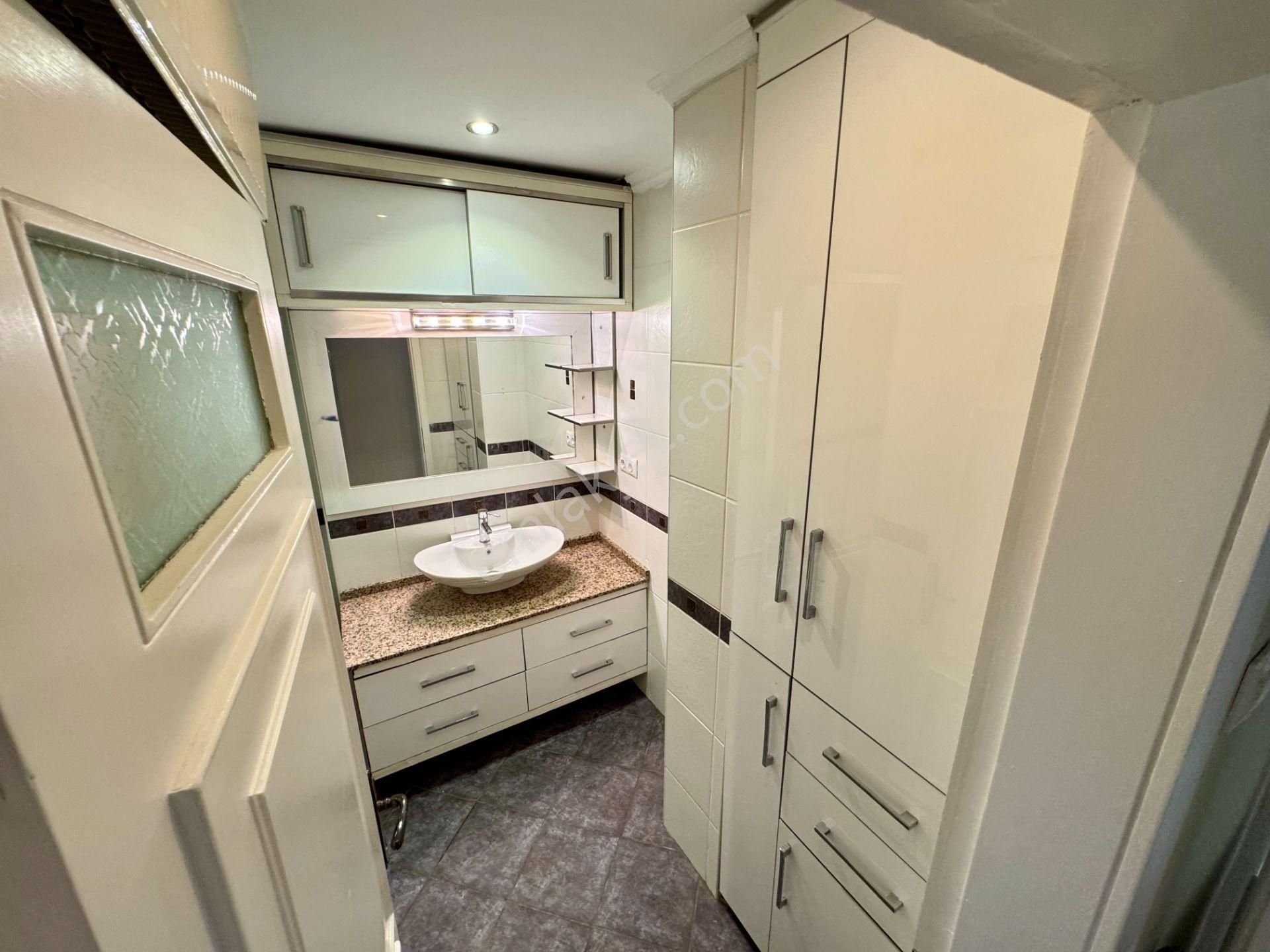 Muhteşem Konumda Otoparklı Satılık 5 + 1 Köşe Yalı Dairesi - Görsel 10