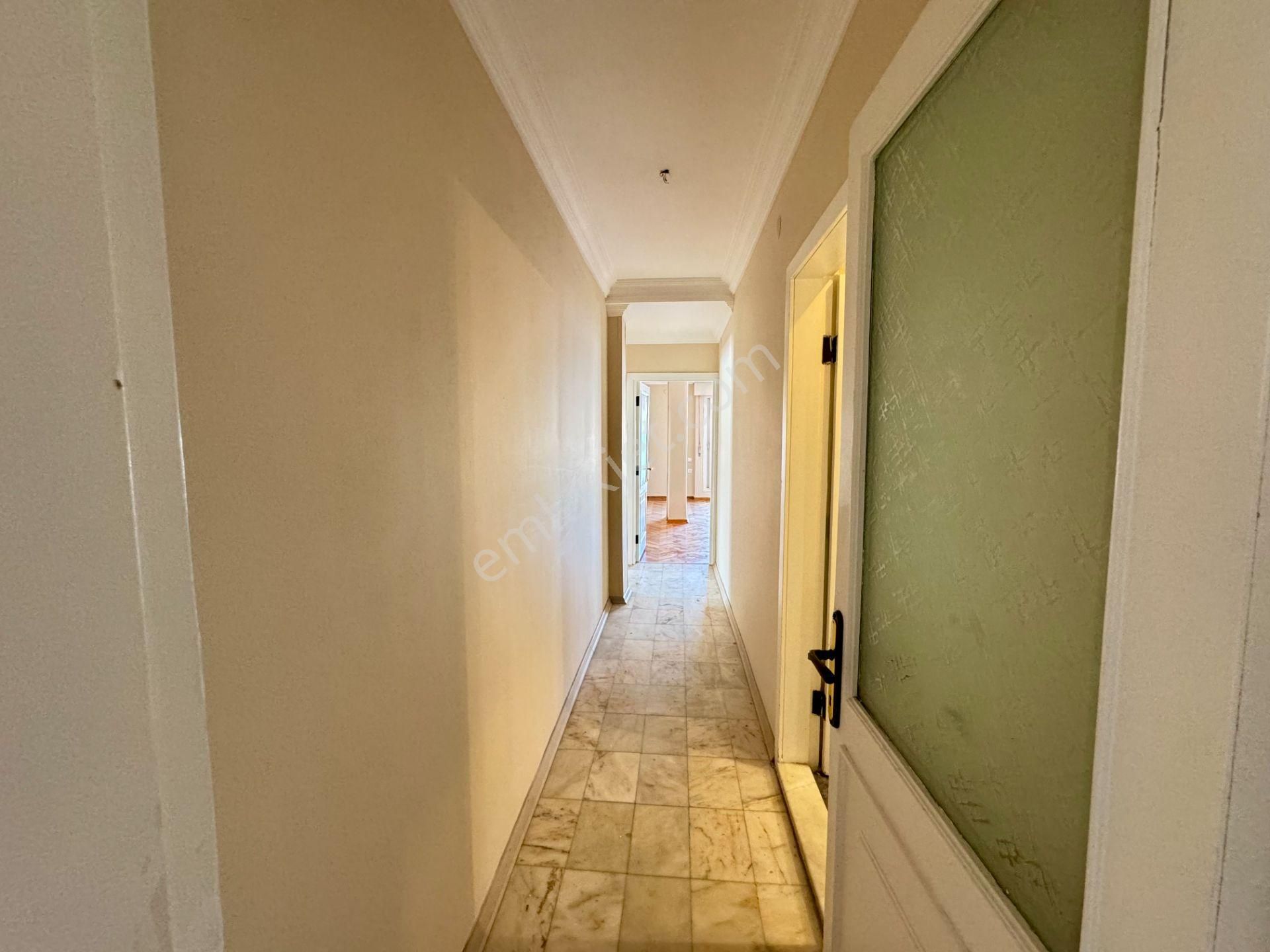 Muhteşem Konumda Otoparklı Satılık 5 + 1 Köşe Yalı Dairesi - Görsel 12