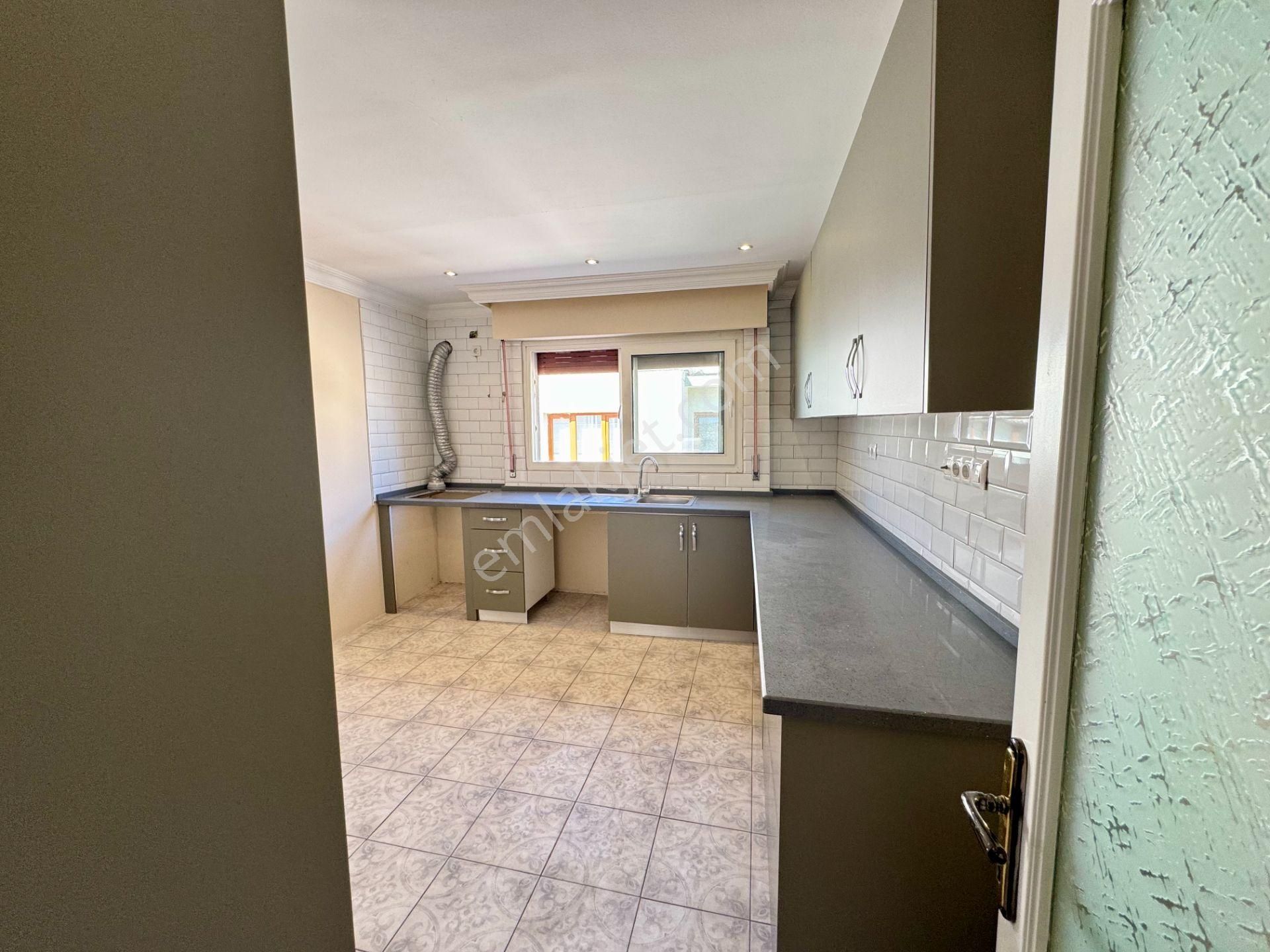 Muhteşem Konumda Otoparklı Satılık 5 + 1 Köşe Yalı Dairesi - Görsel 9