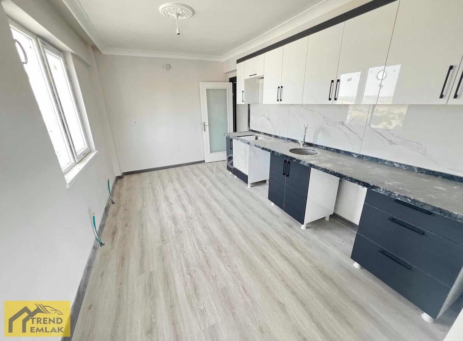 Trend'den Cadde Üzeri 3.kat Ön Cephe Sıfır Teras Balkonlu***