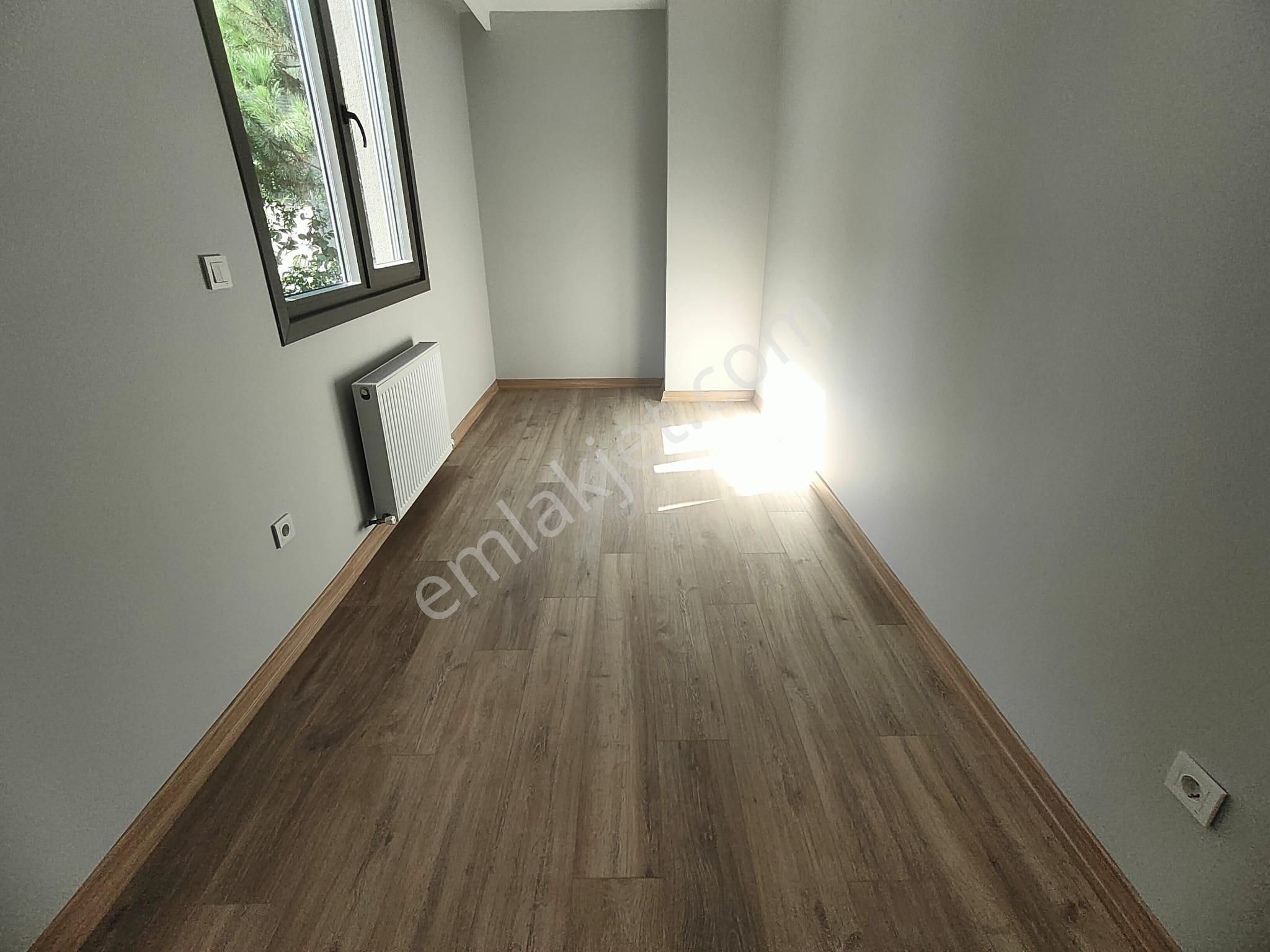 Emlak Dünyasından Küçükyalıda Satılık 2+1 Fırsat Daire - Görsel 9