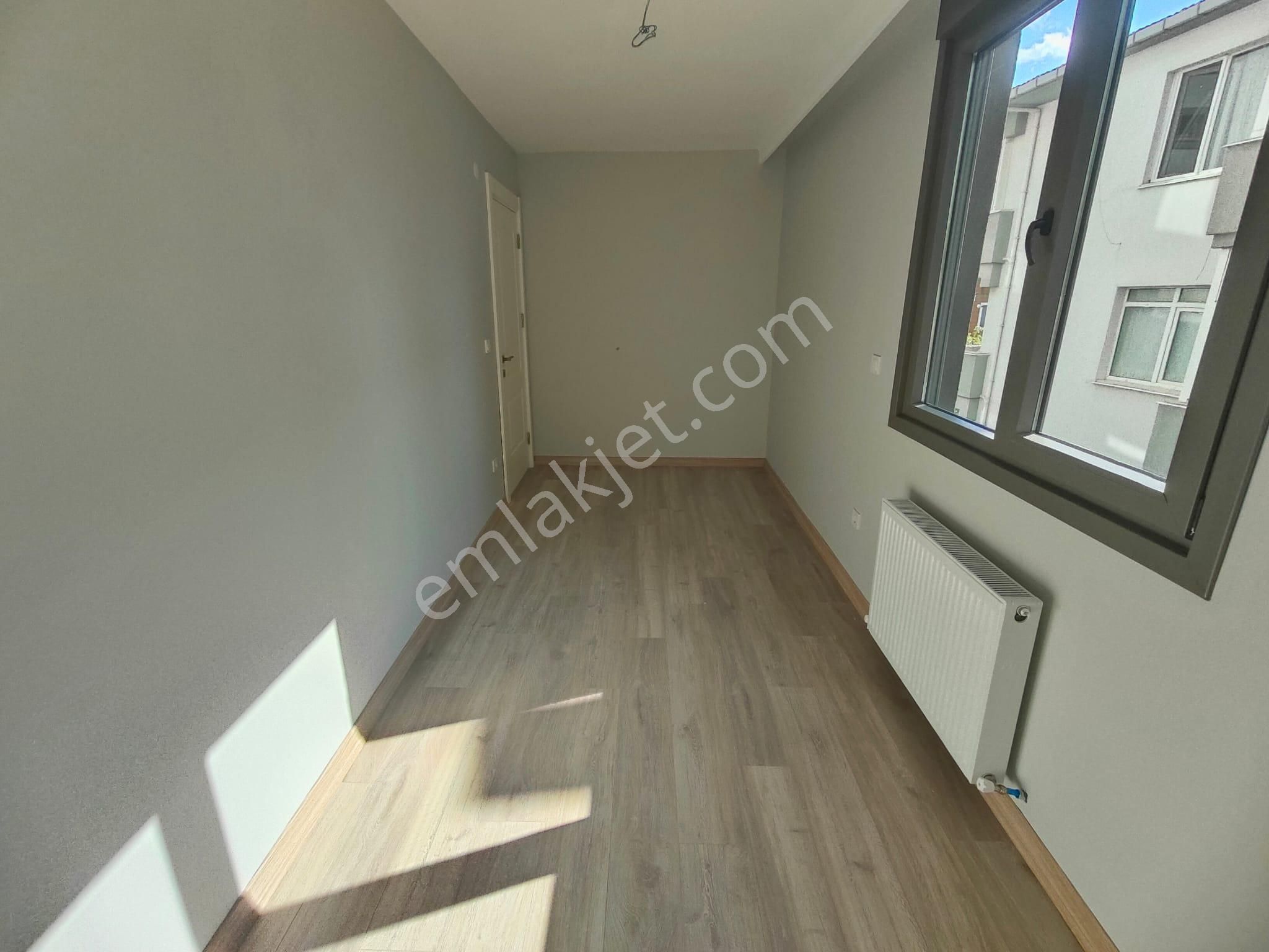 Emlak Dünyasından Küçükyalıda Satılık 2+1 Fırsat Daire - Görsel 10