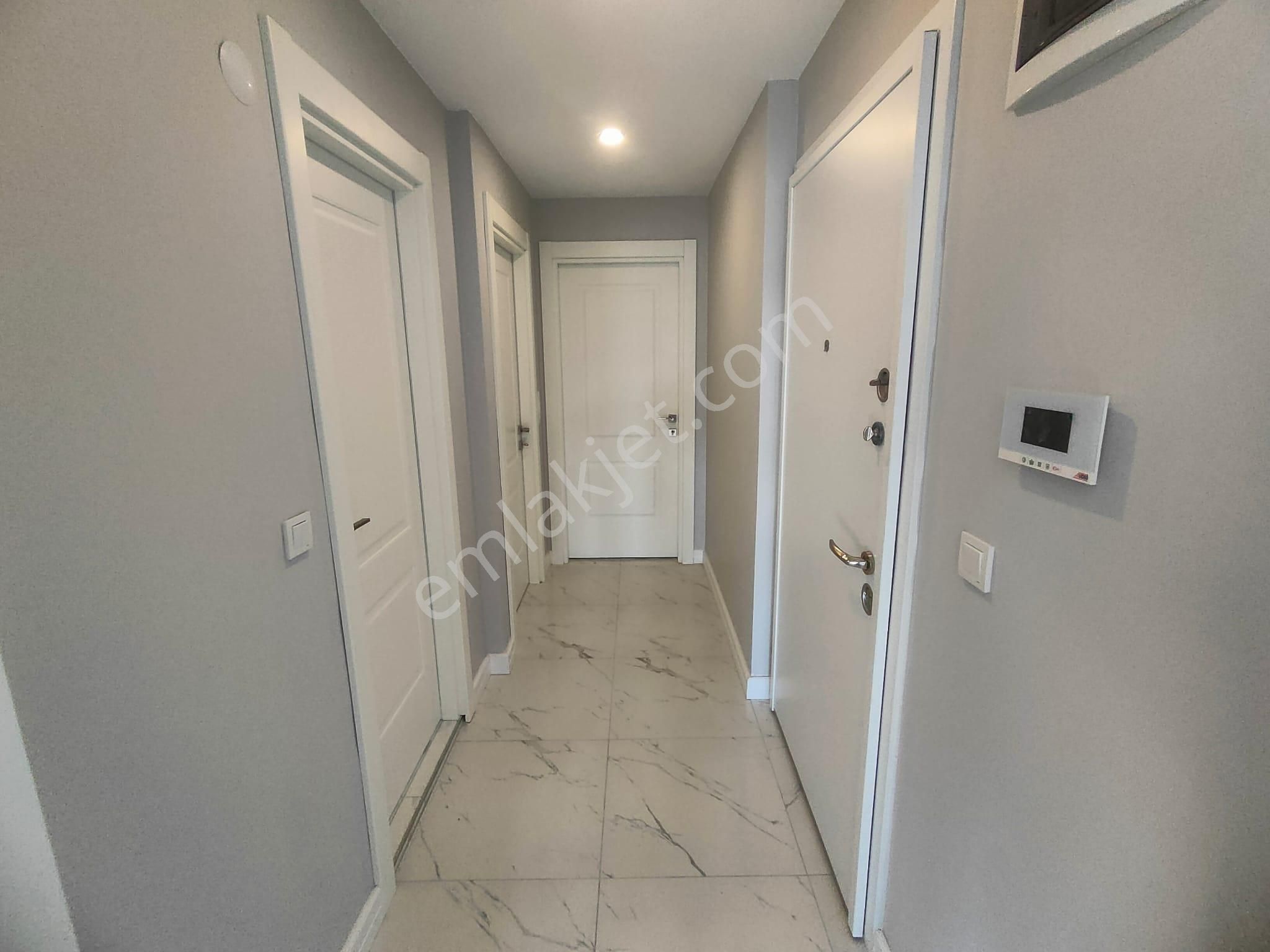 Emlak Dünyasından Küçükyalıda Satılık 2+1 Fırsat Daire - Görsel 4