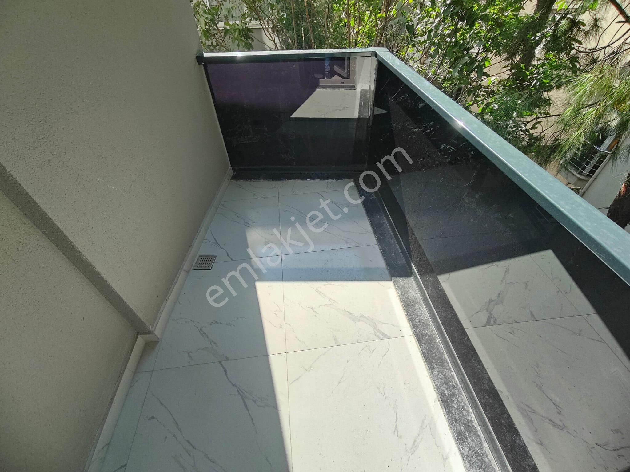 Emlak Dünyasından Küçükyalıda Satılık 2+1 Fırsat Daire - Görsel 15