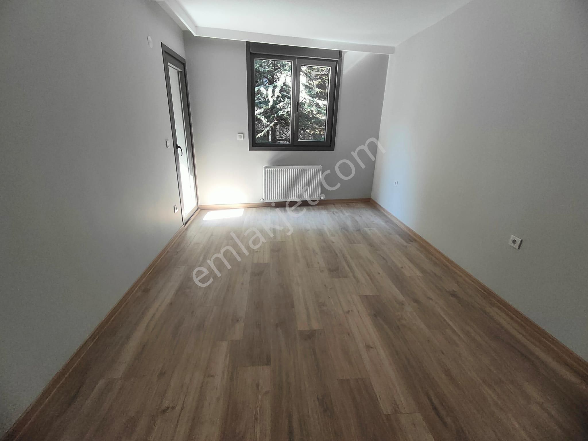 Emlak Dünyasından Küçükyalıda Satılık 2+1 Fırsat Daire - Görsel 12