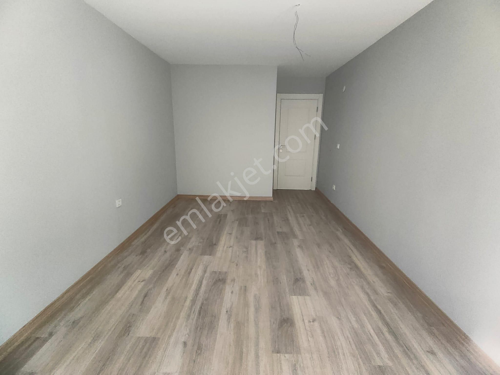 Emlak Dünyasından Küçükyalıda Satılık 2+1 Fırsat Daire - Görsel 14