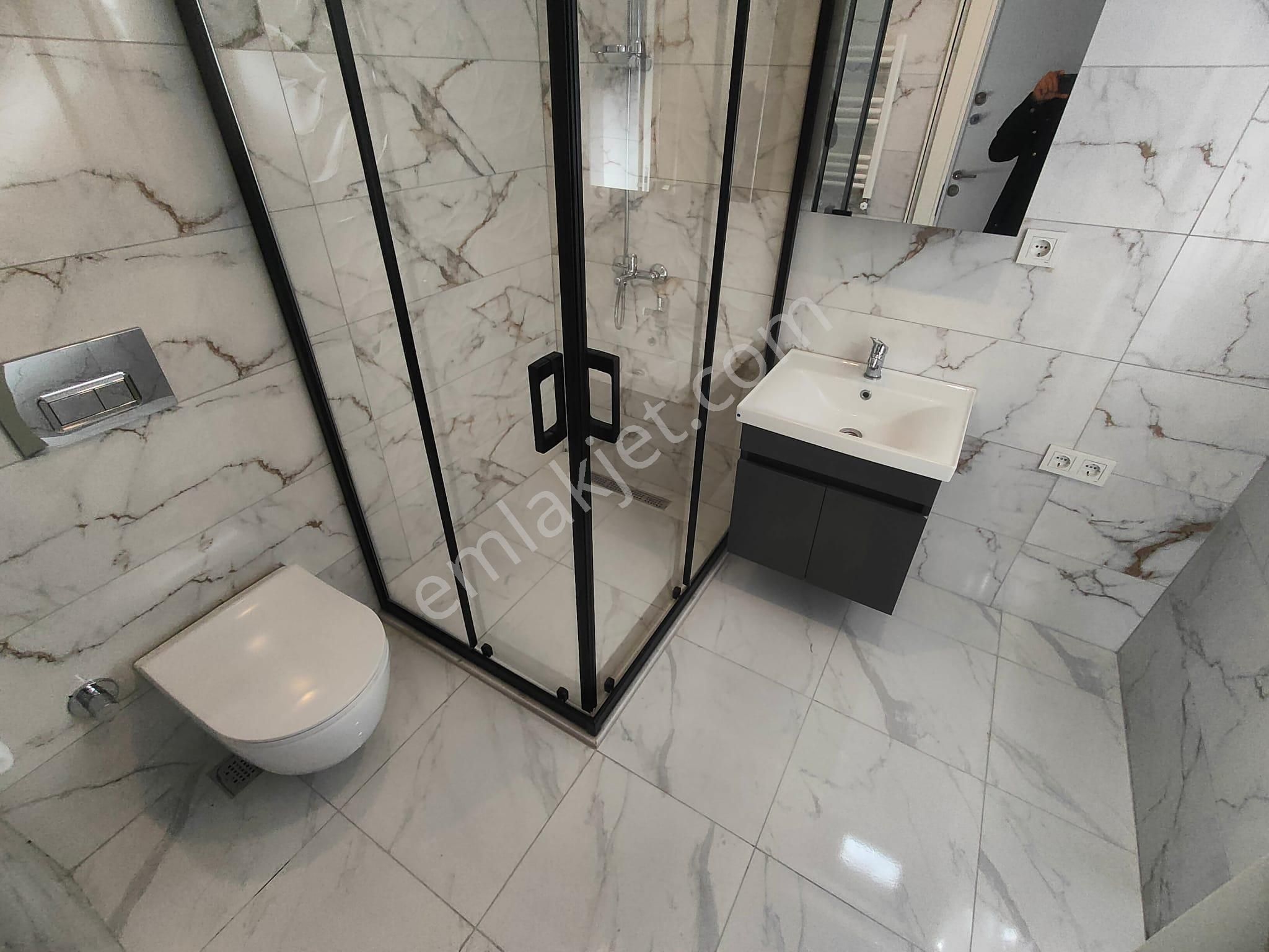 Emlak Dünyasından Küçükyalıda Satılık 2+1 Fırsat Daire - Görsel 5