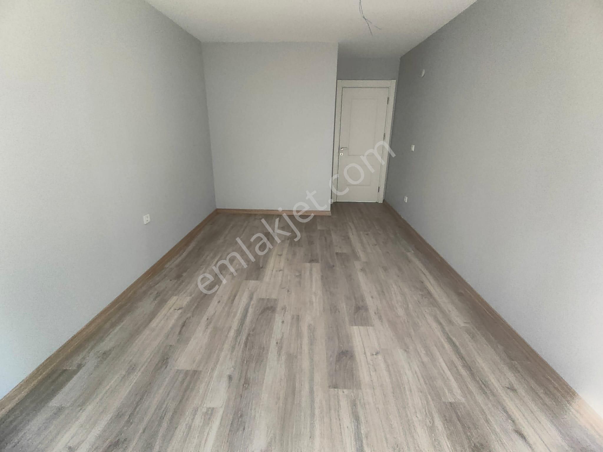 Emlak Dünyasından Küçükyalıda Satılık 2+1 Fırsat Daire - Görsel 13